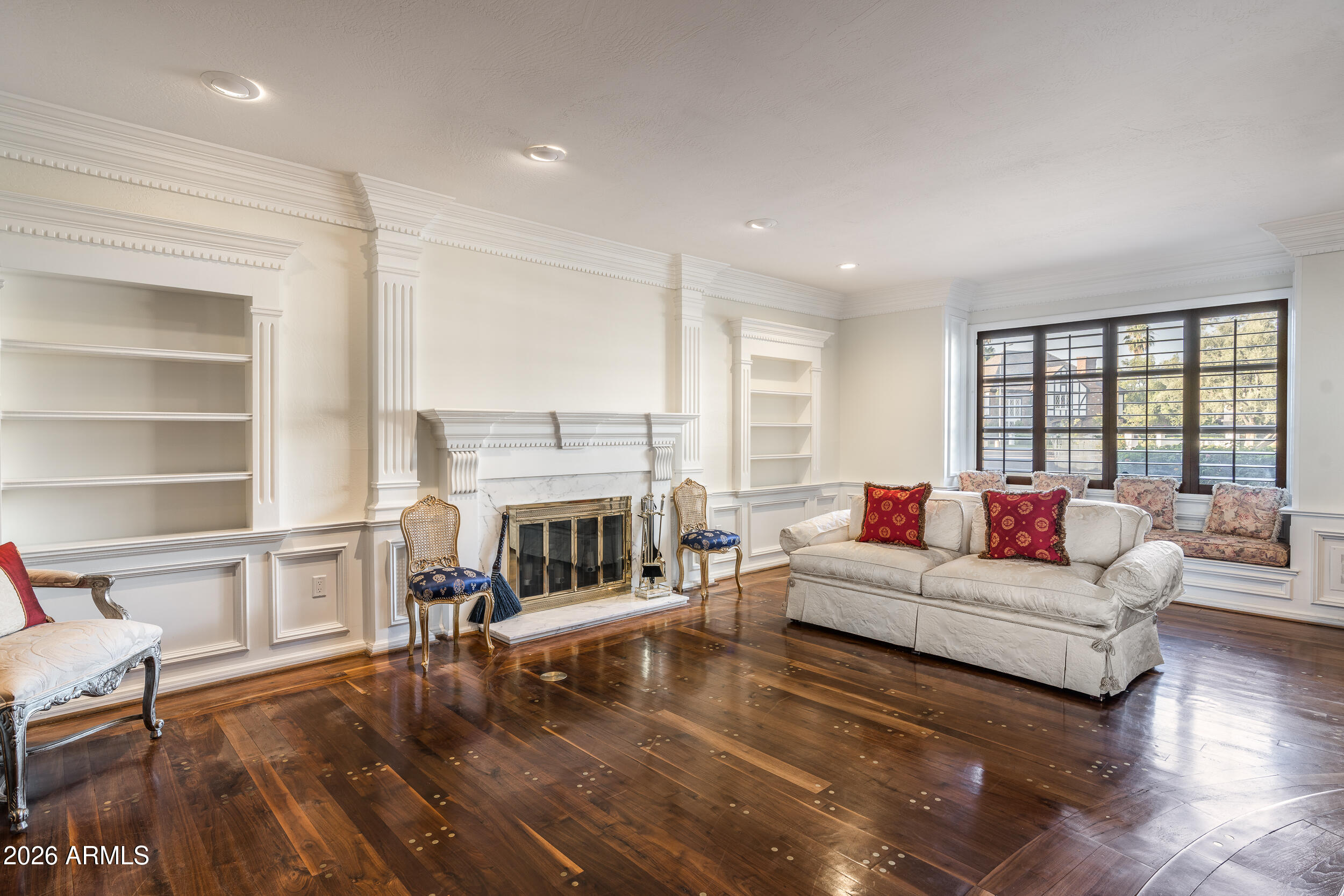 211 W KALER Drive