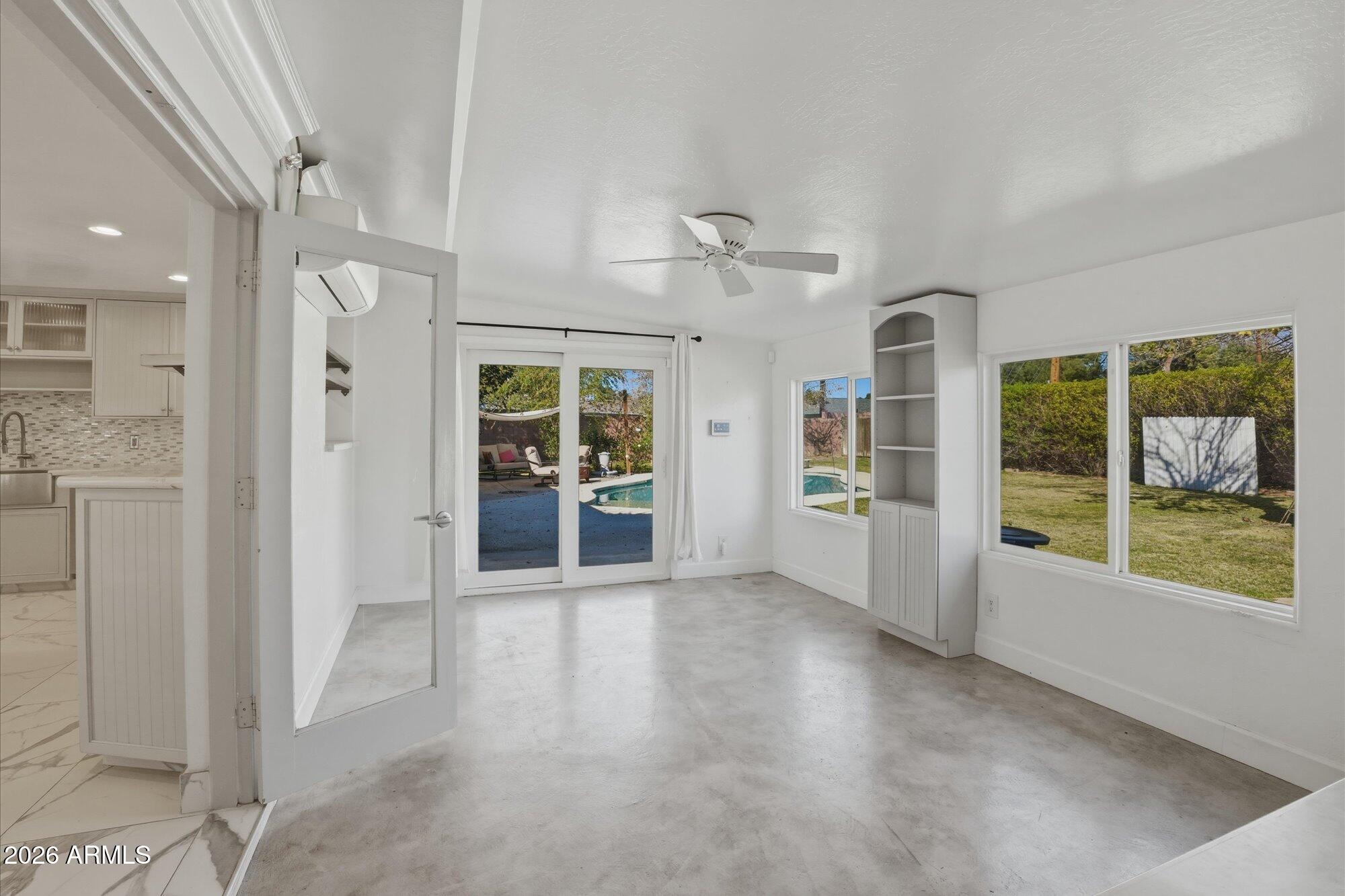 1532 W LOMA Lane