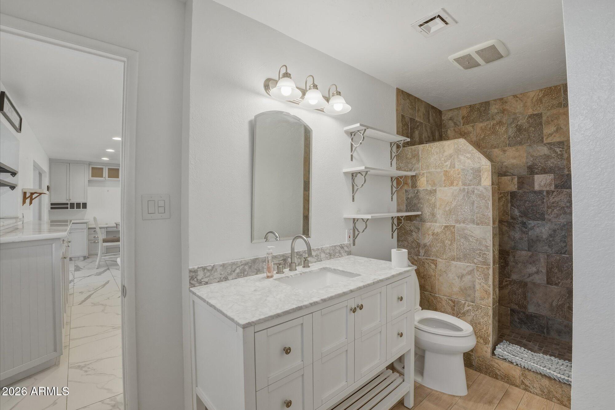 1532 W LOMA Lane