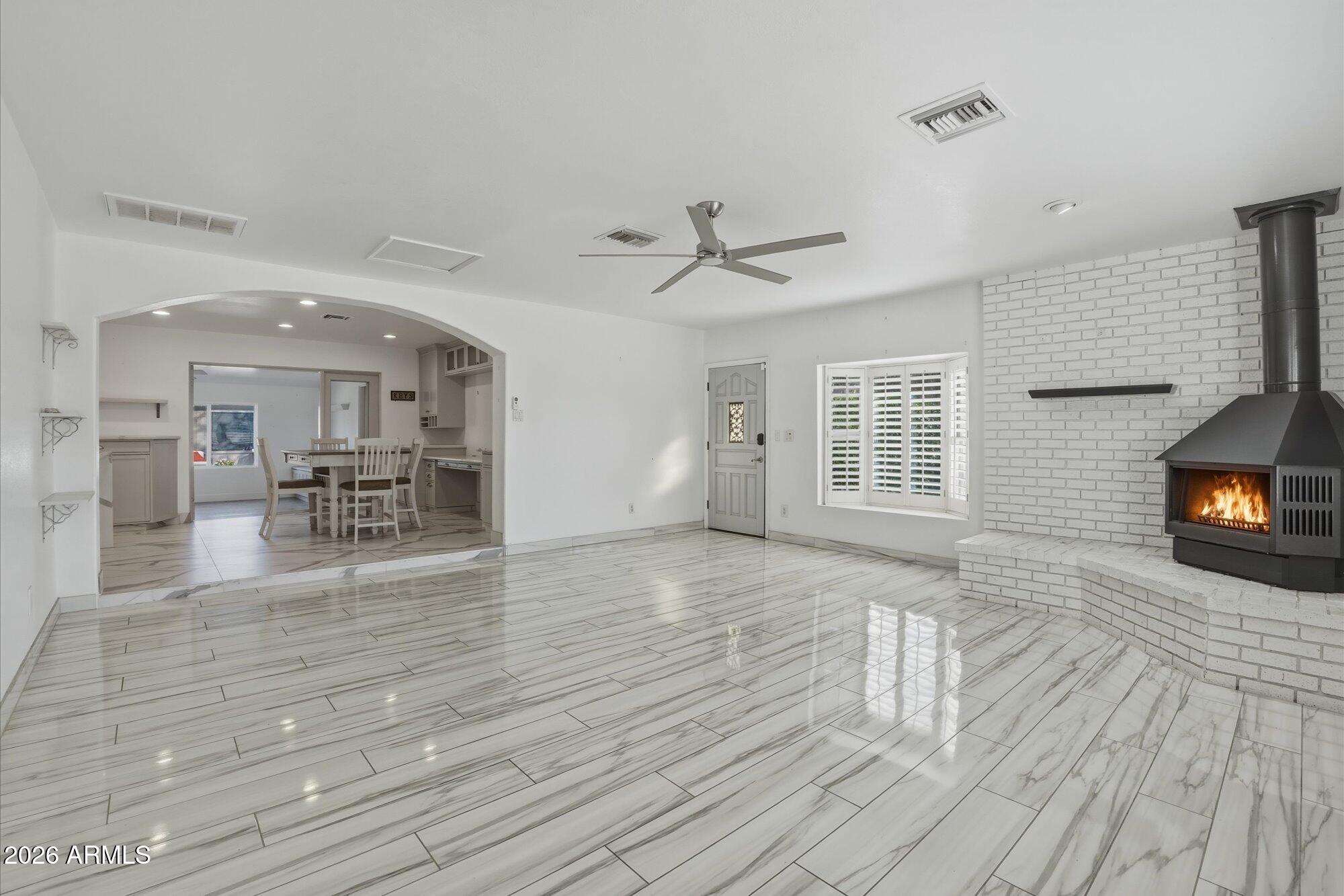 1532 W LOMA Lane