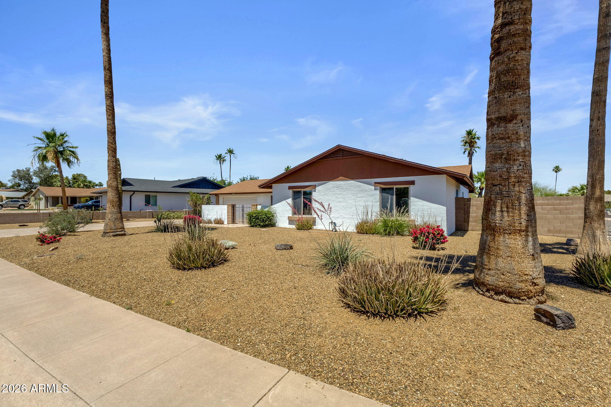 2834 E BERYL Avenue
