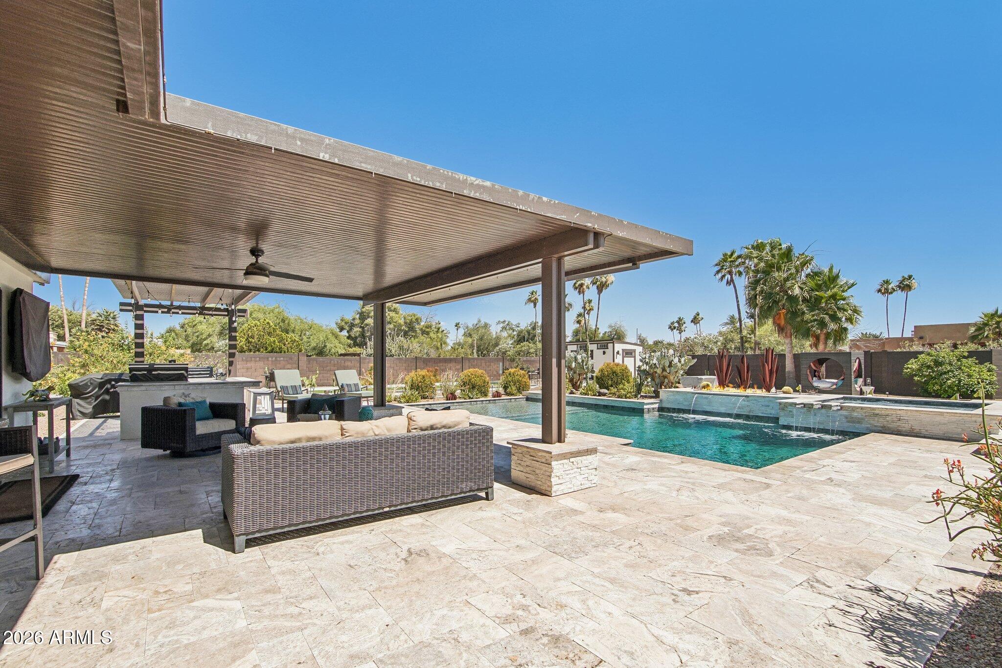 7001 E DREYFUS Avenue