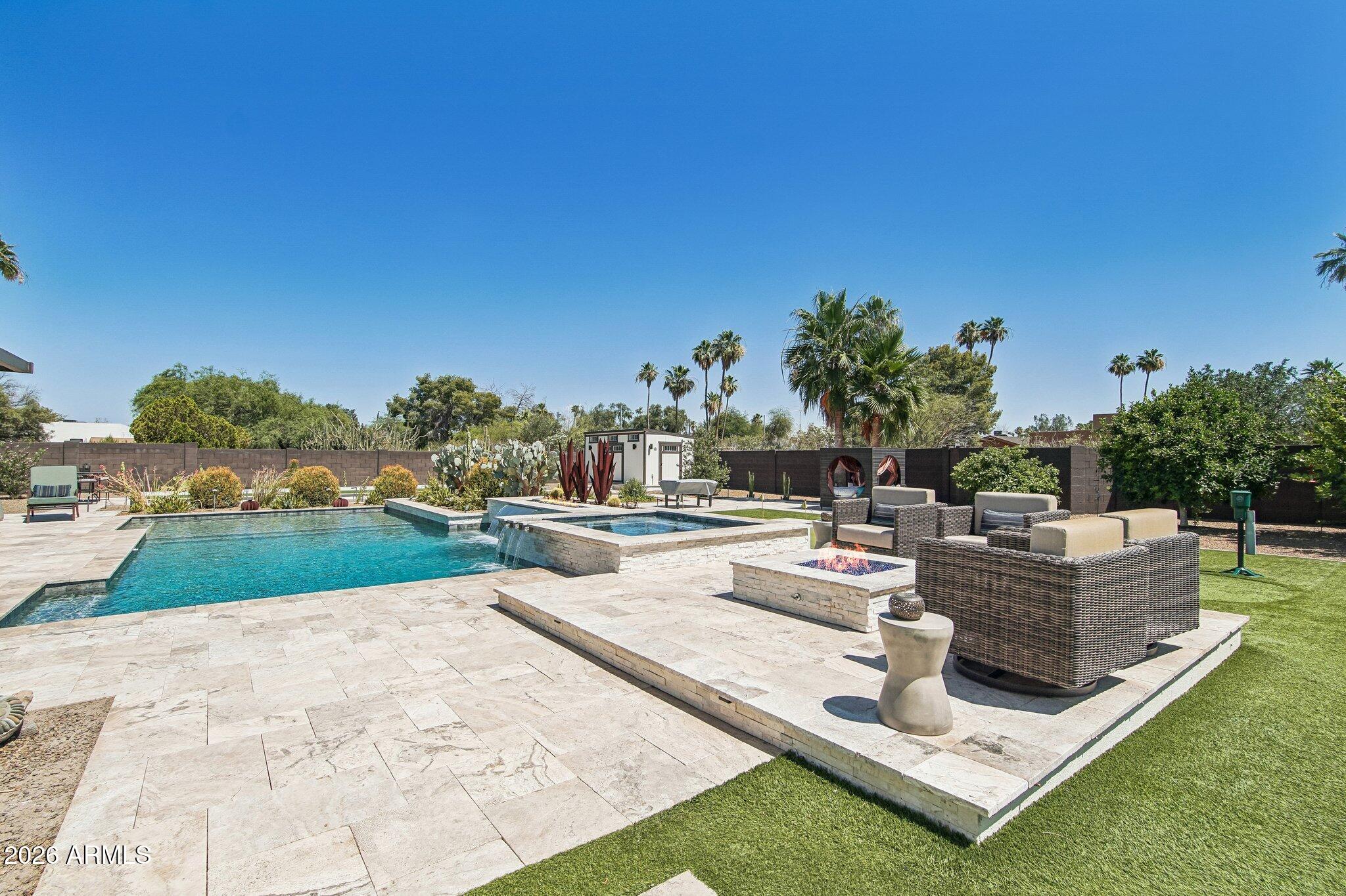 7001 E DREYFUS Avenue