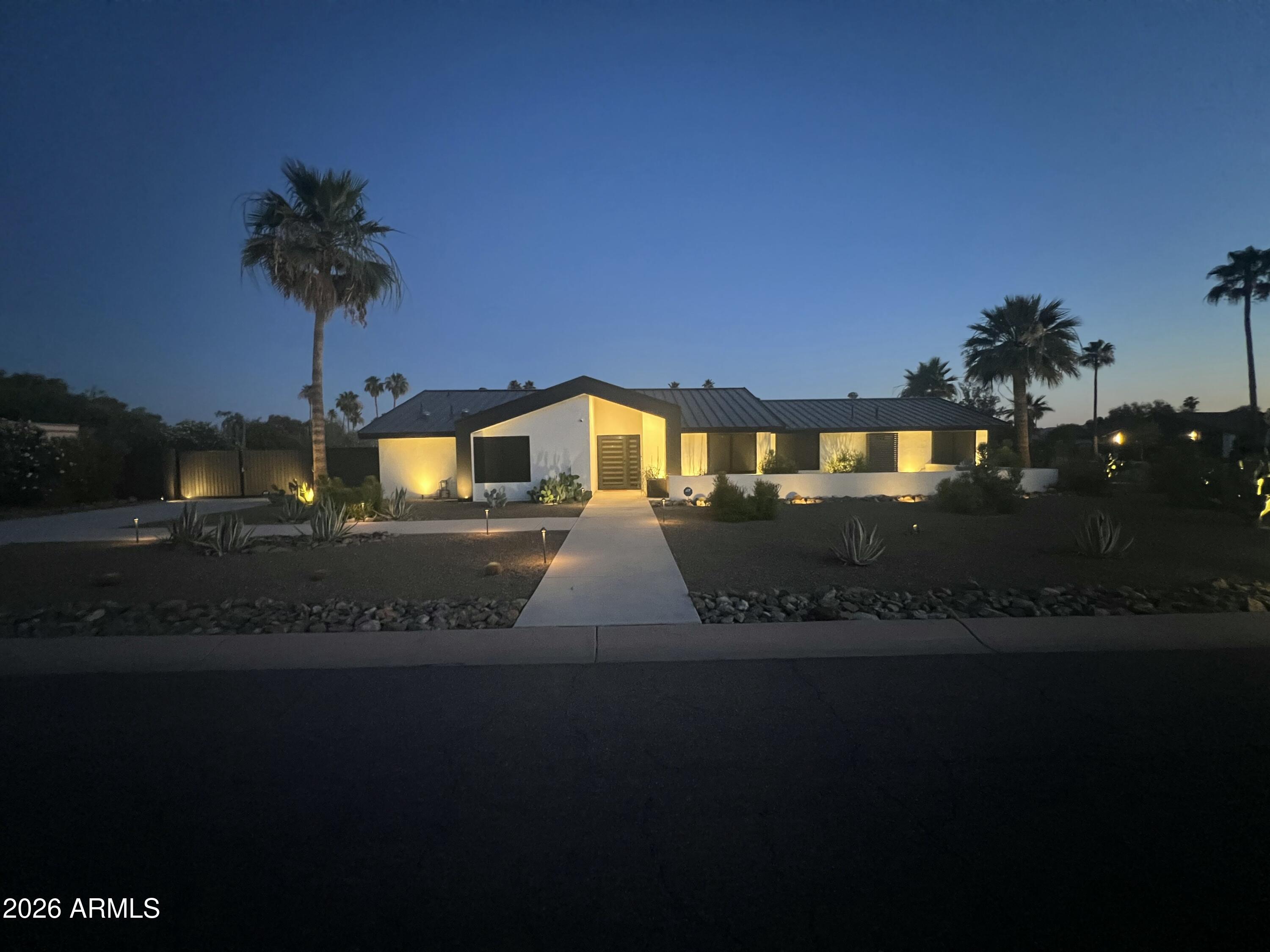 7001 E DREYFUS Avenue