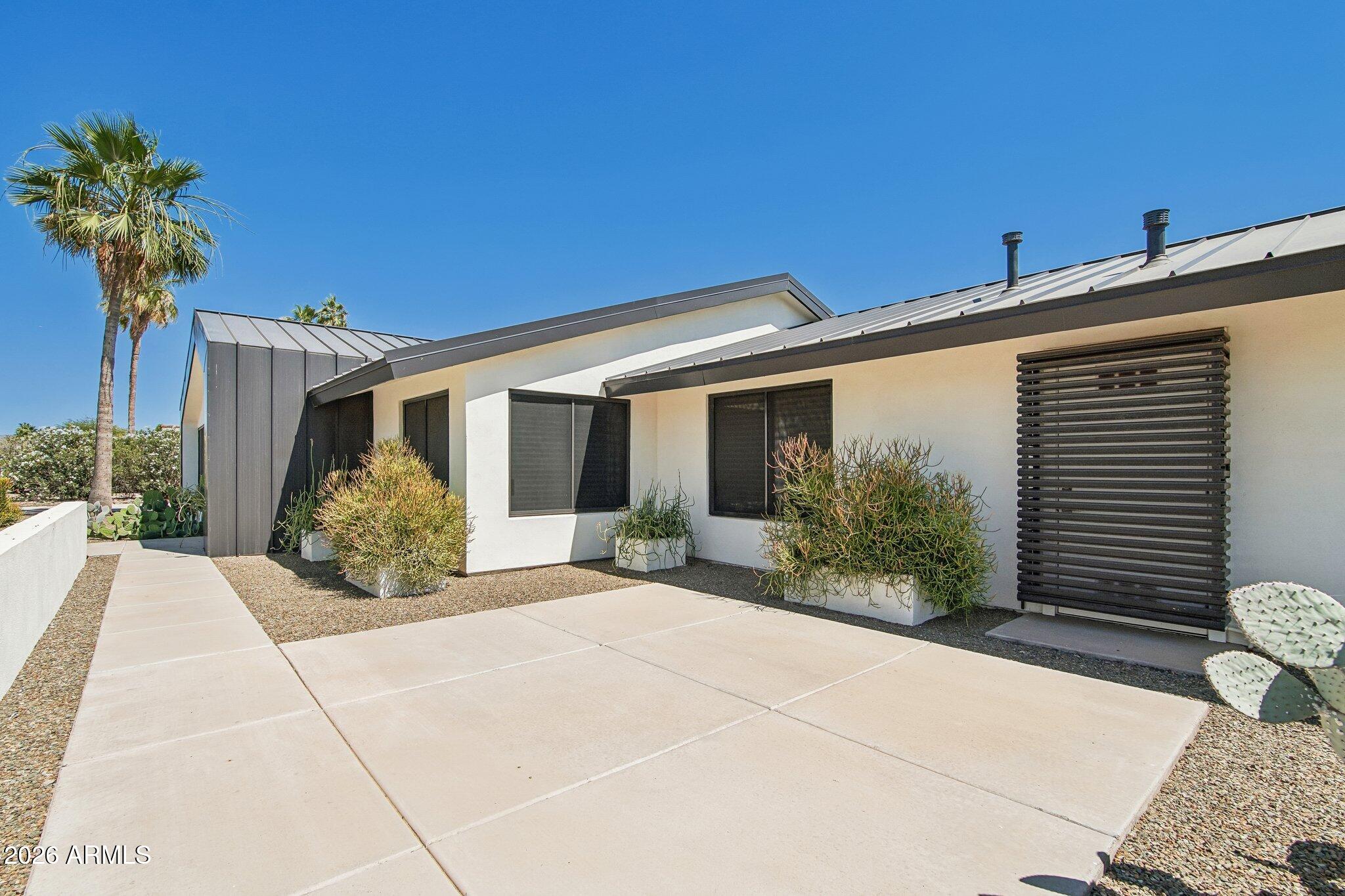 7001 E DREYFUS Avenue