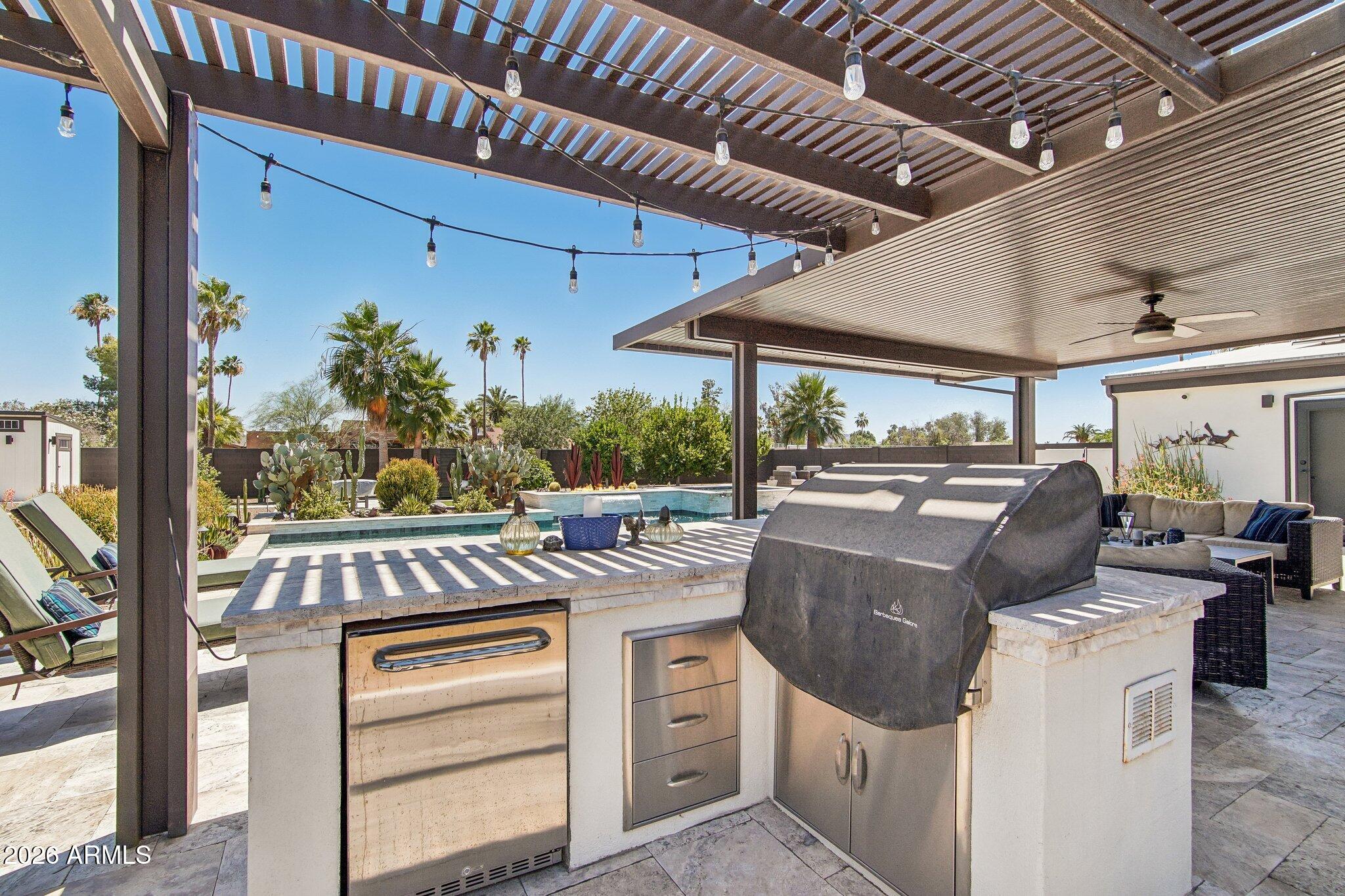 7001 E DREYFUS Avenue