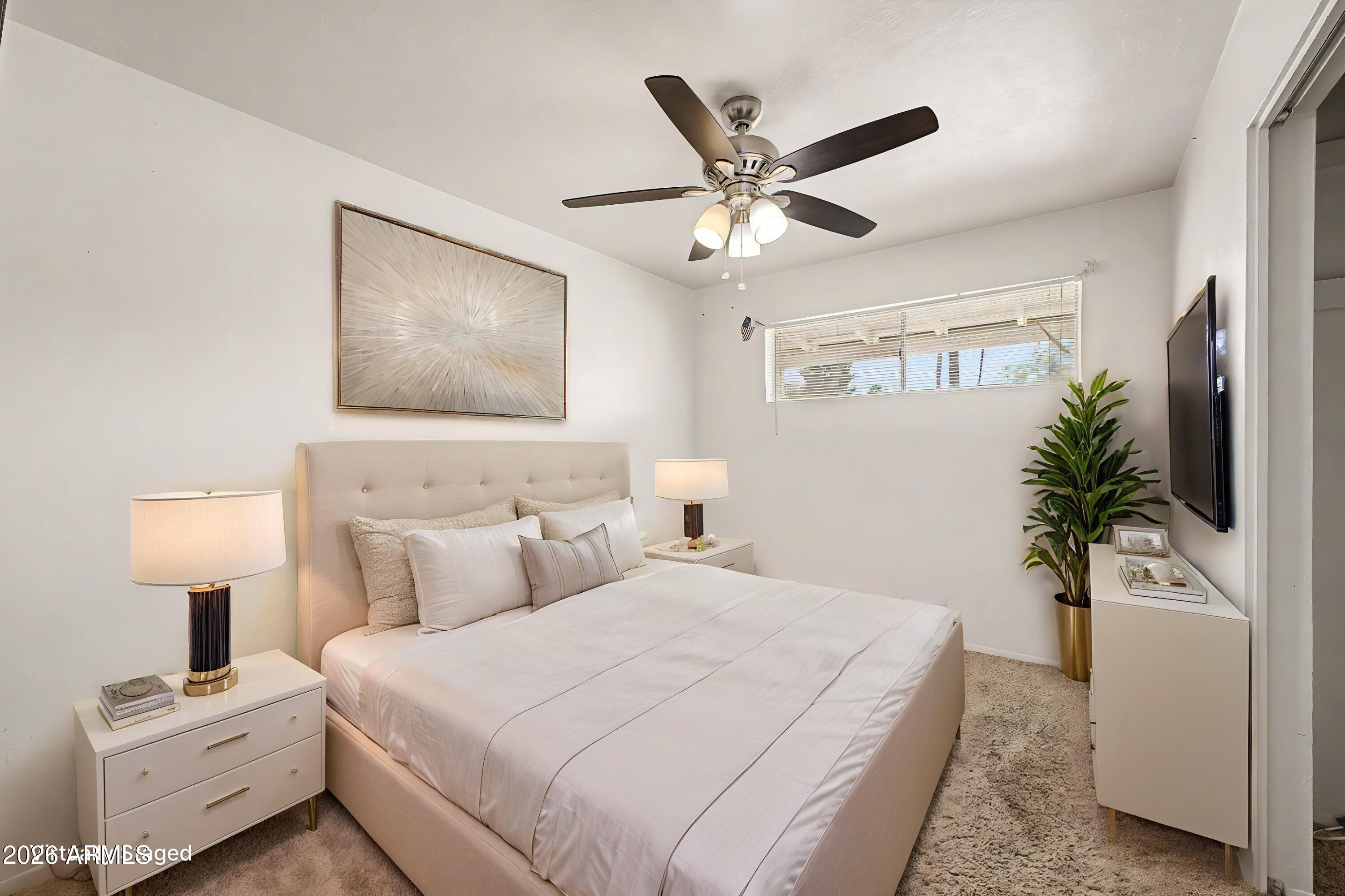 1522 W LAWRENCE Lane