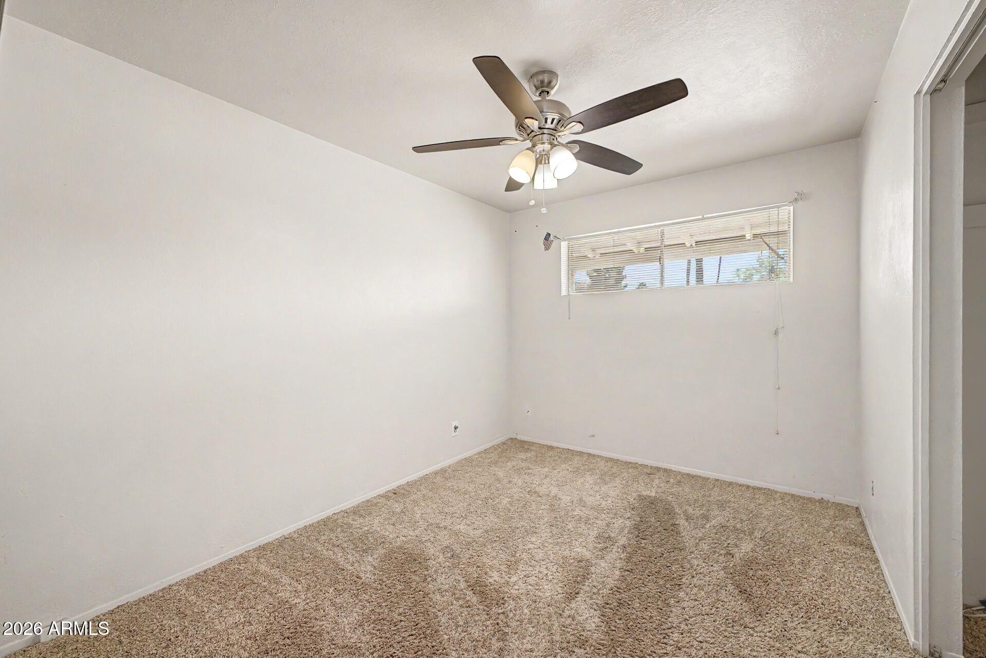 1522 W LAWRENCE Lane