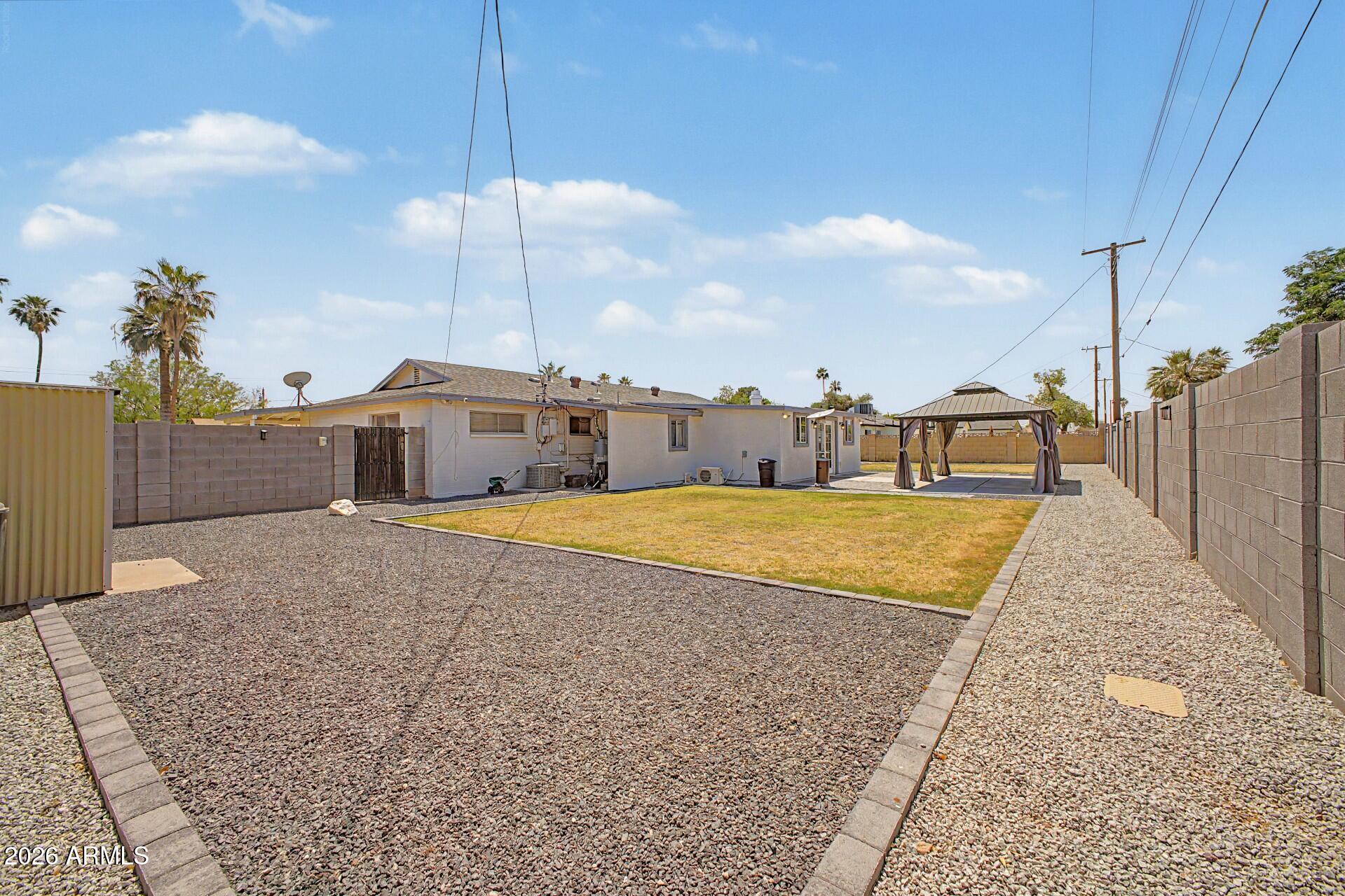 1522 W LAWRENCE Lane