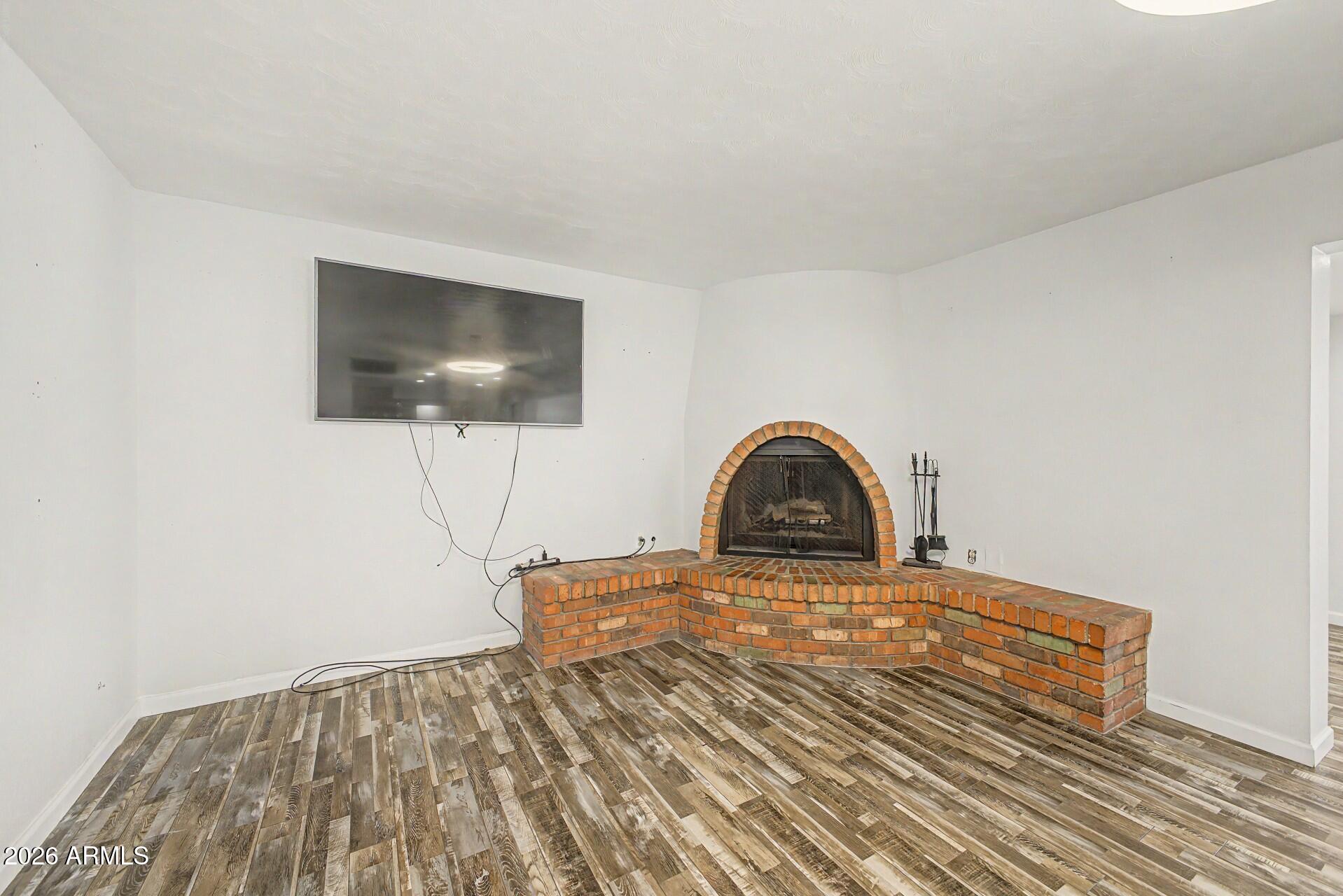 1522 W LAWRENCE Lane