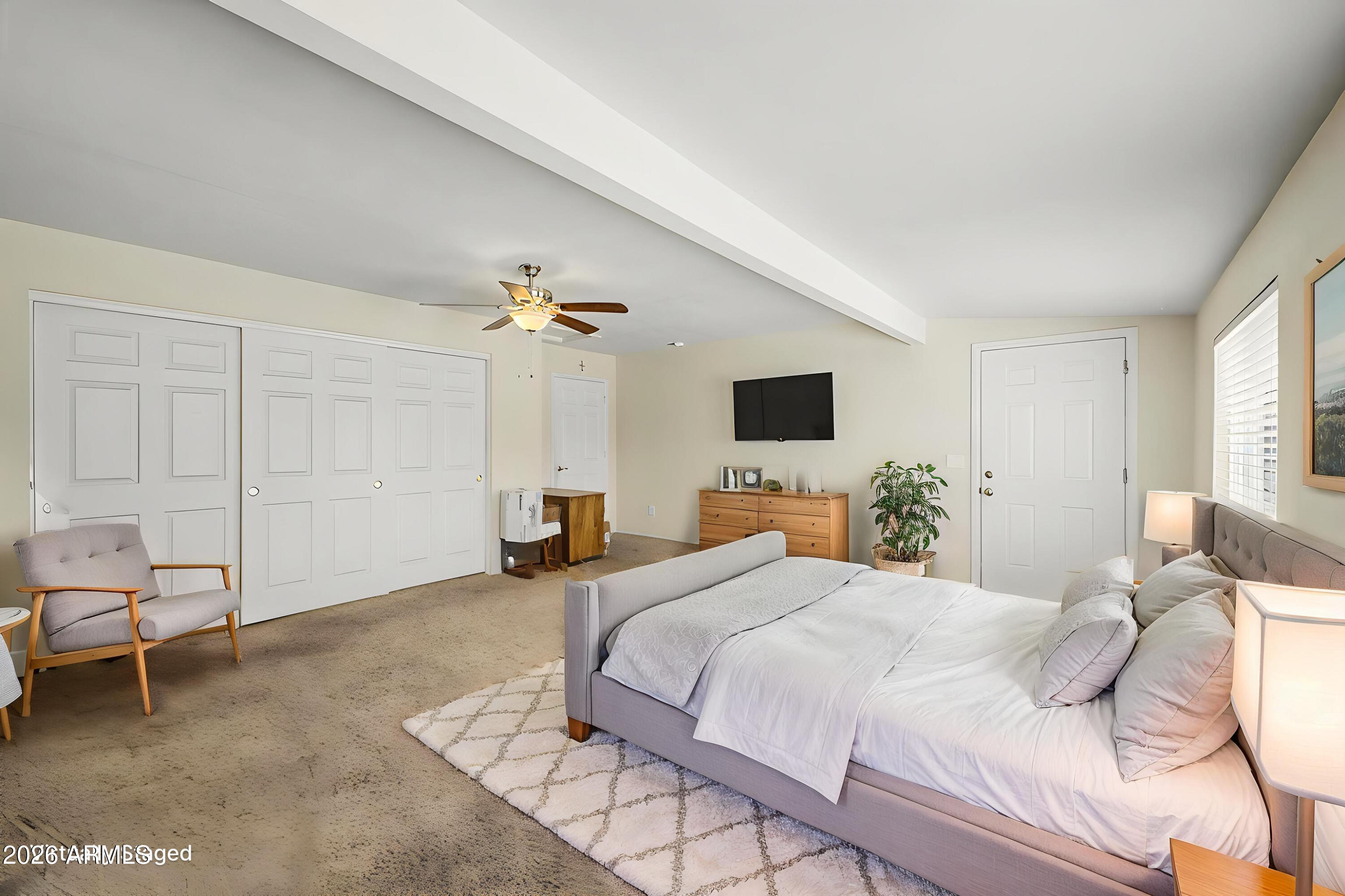 1522 W LAWRENCE Lane