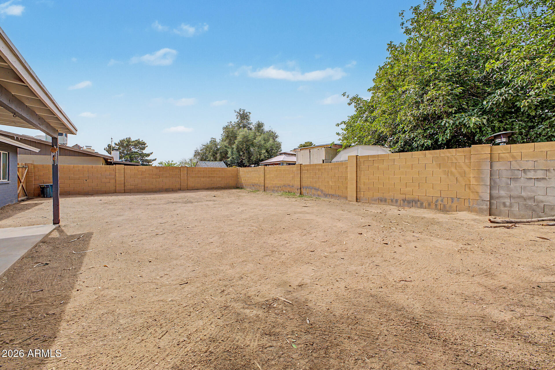 1026 W HALSTEAD Drive