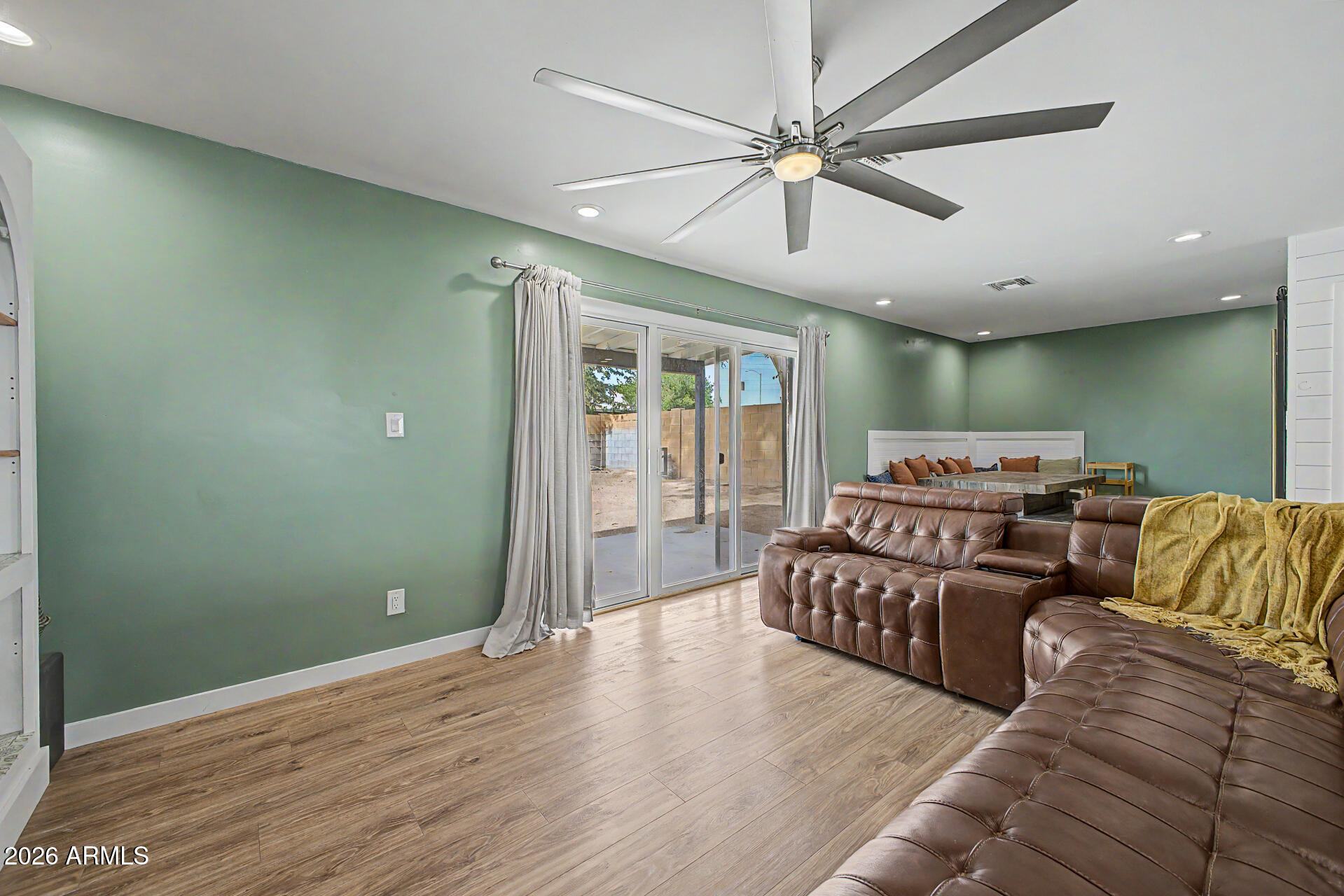 1026 W HALSTEAD Drive