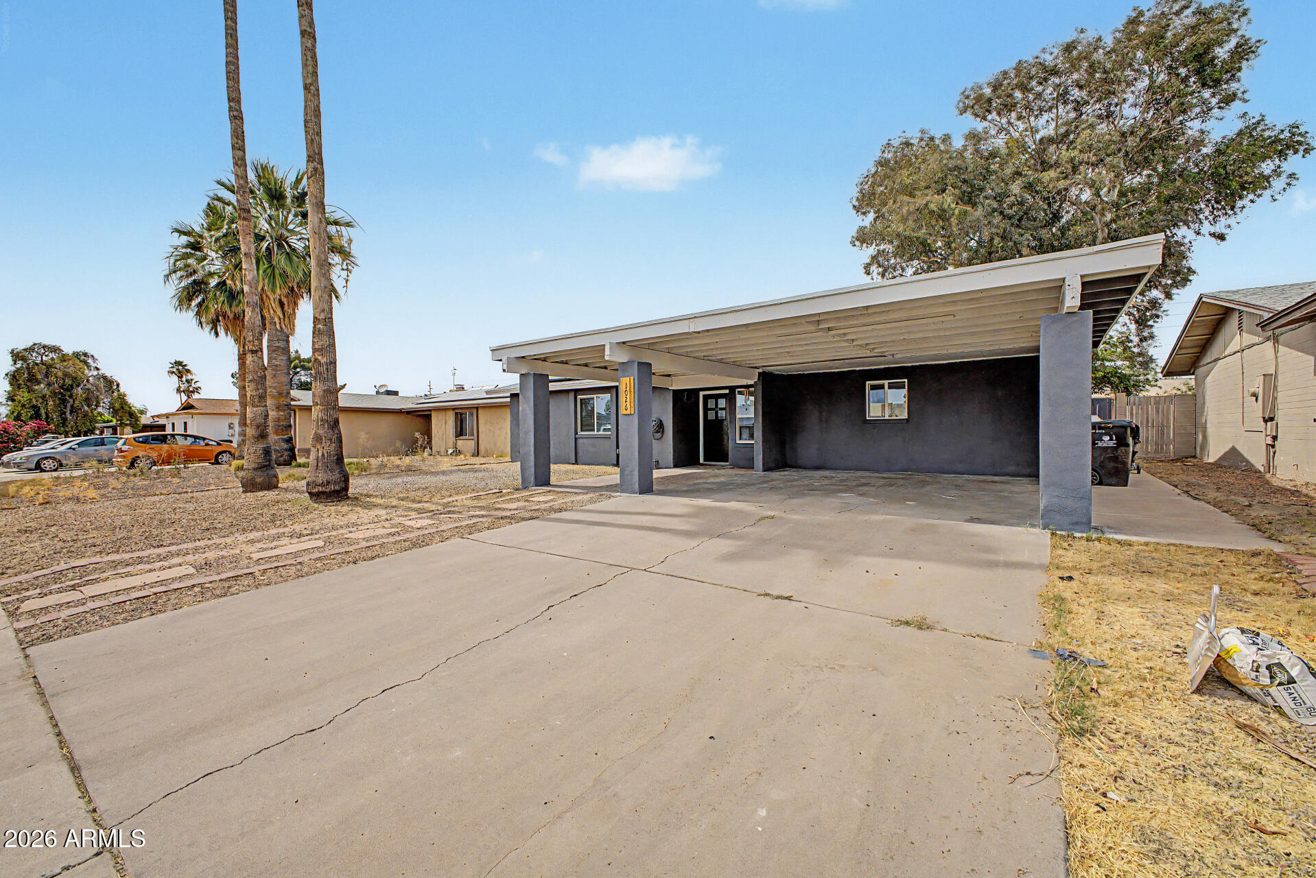 1026 W HALSTEAD Drive