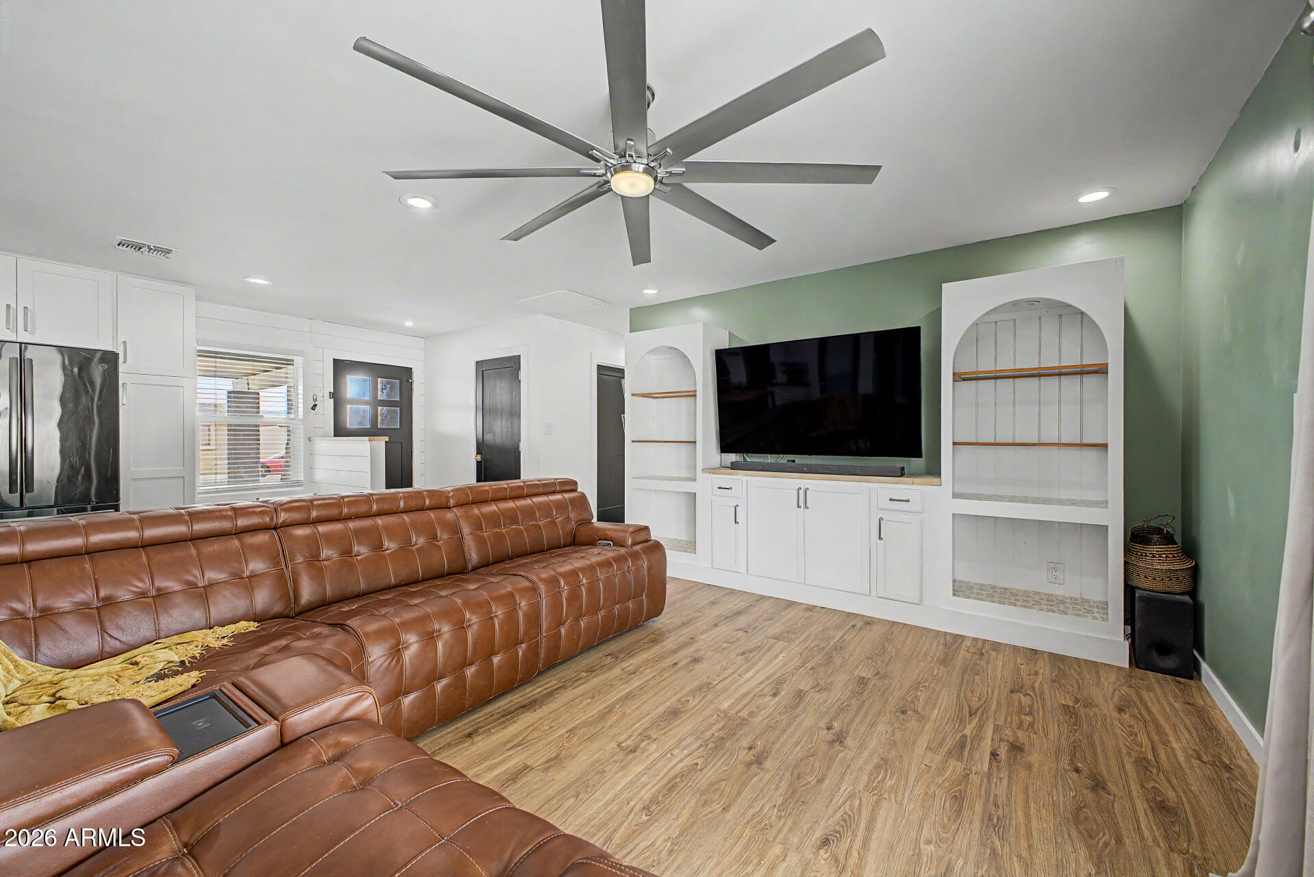1026 W HALSTEAD Drive