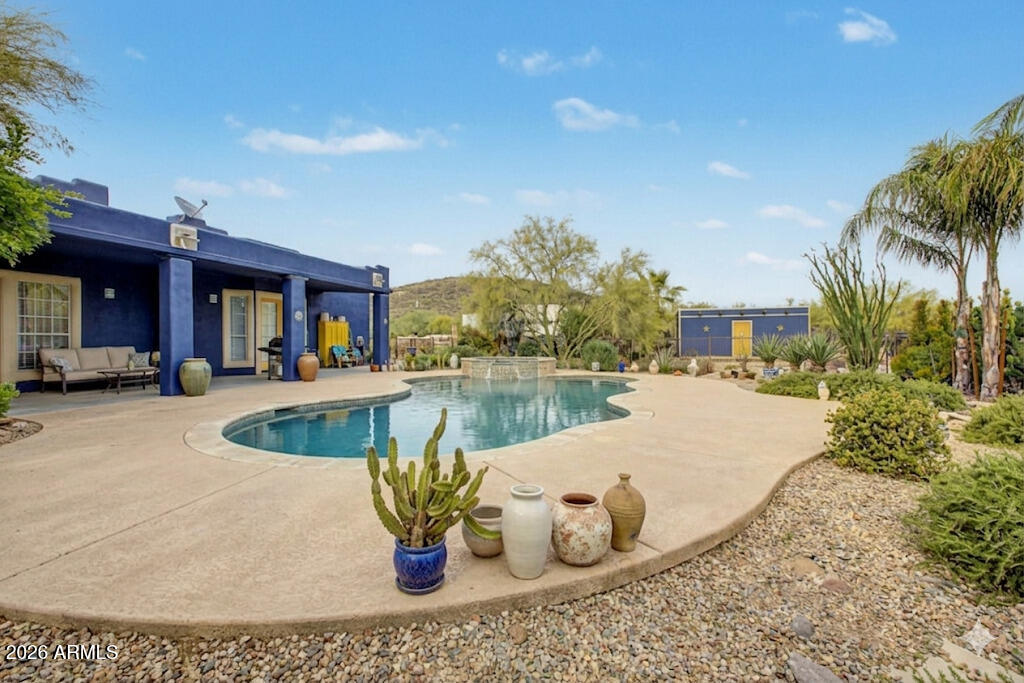 2027 E CIRCLE MOUNTAIN Road