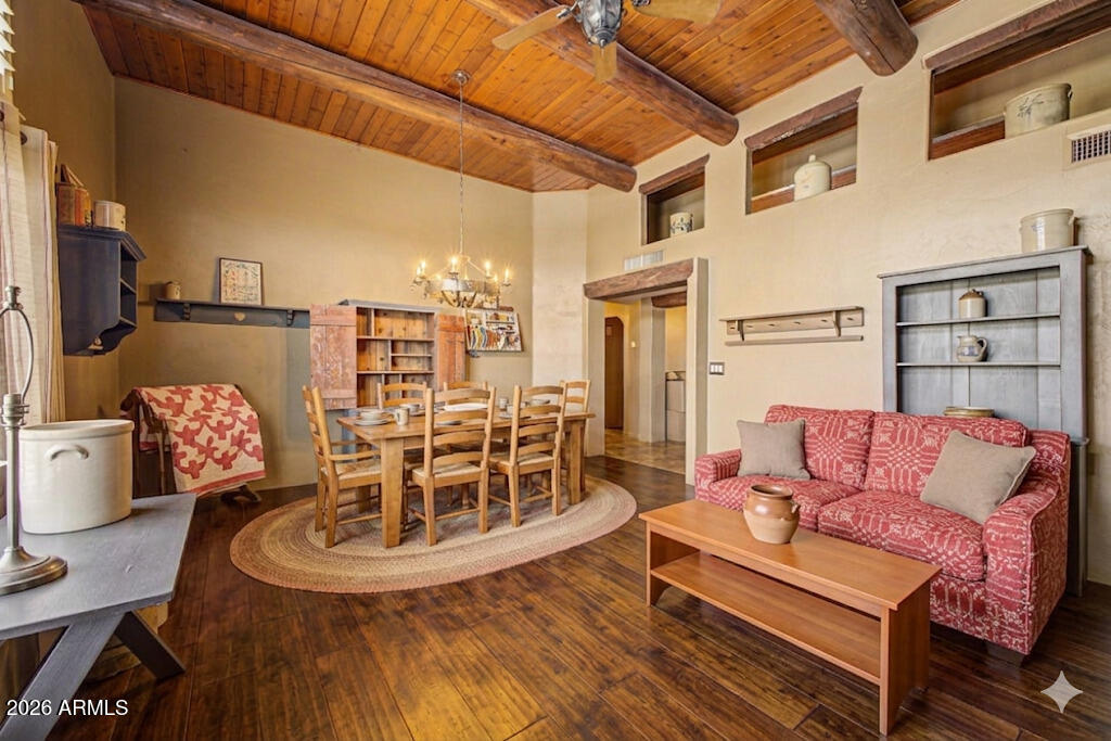 2027 E CIRCLE MOUNTAIN Road