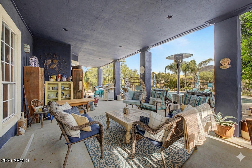 2027 E CIRCLE MOUNTAIN Road