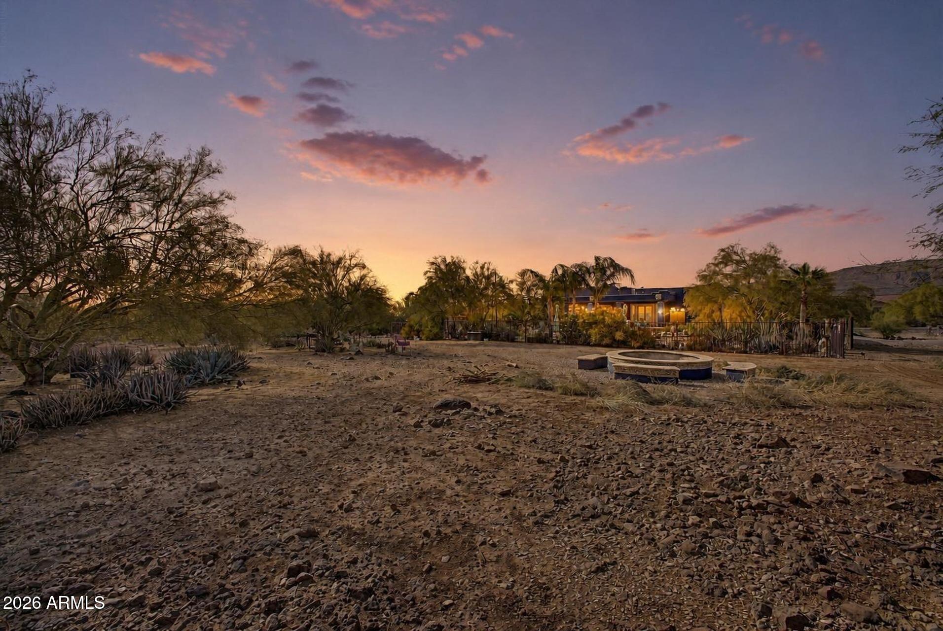 2027 E CIRCLE MOUNTAIN Road
