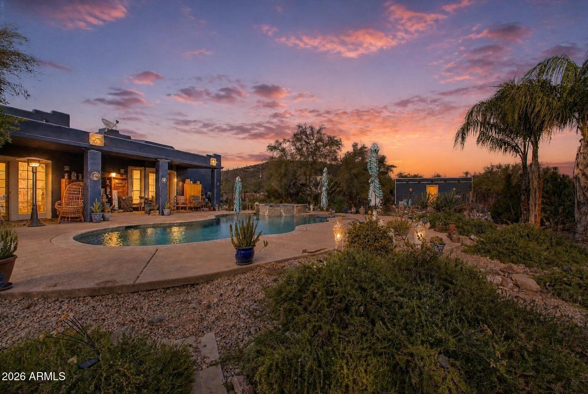 2027 E CIRCLE MOUNTAIN Road