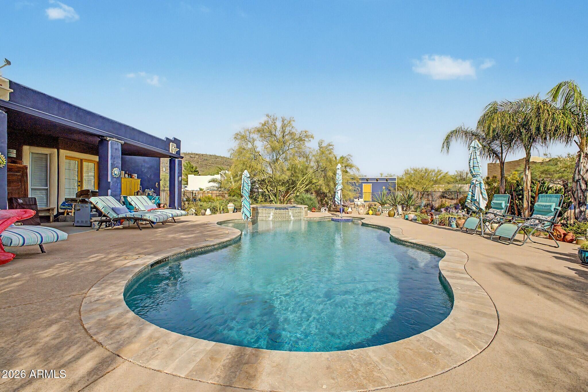 2027 E CIRCLE MOUNTAIN Road