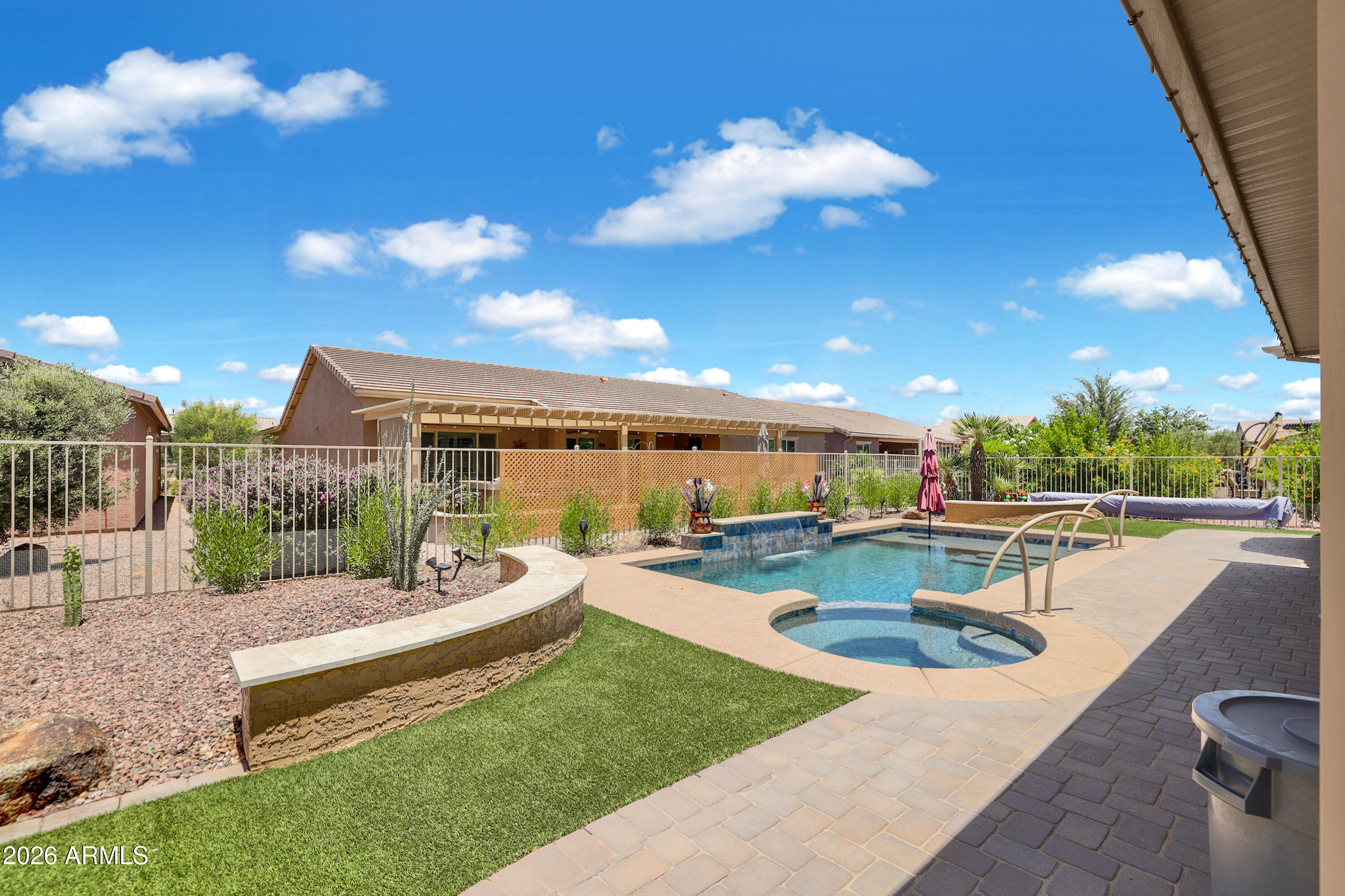 42104 W SOLITARE Drive