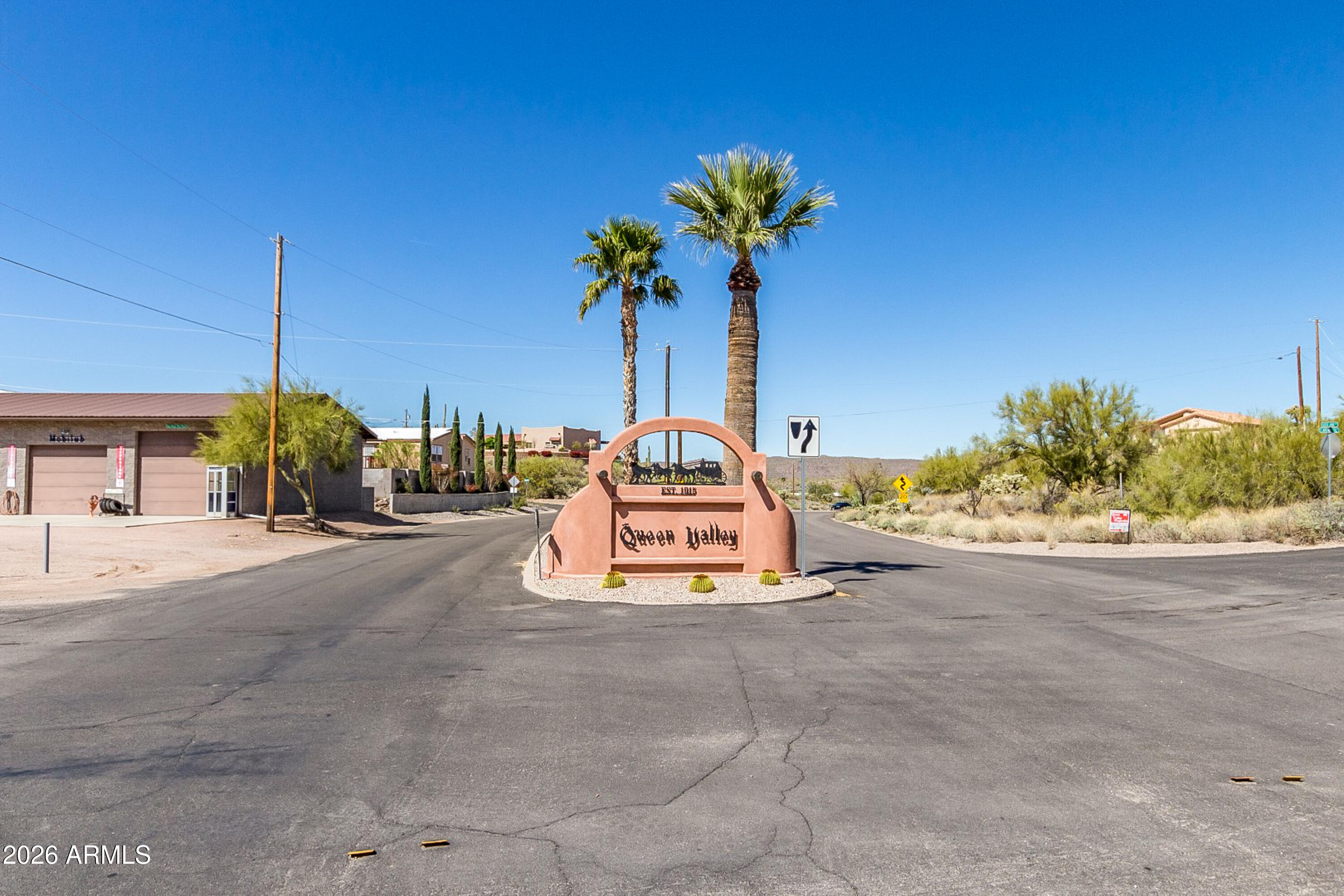 401 E QUEEN CREEK Drive