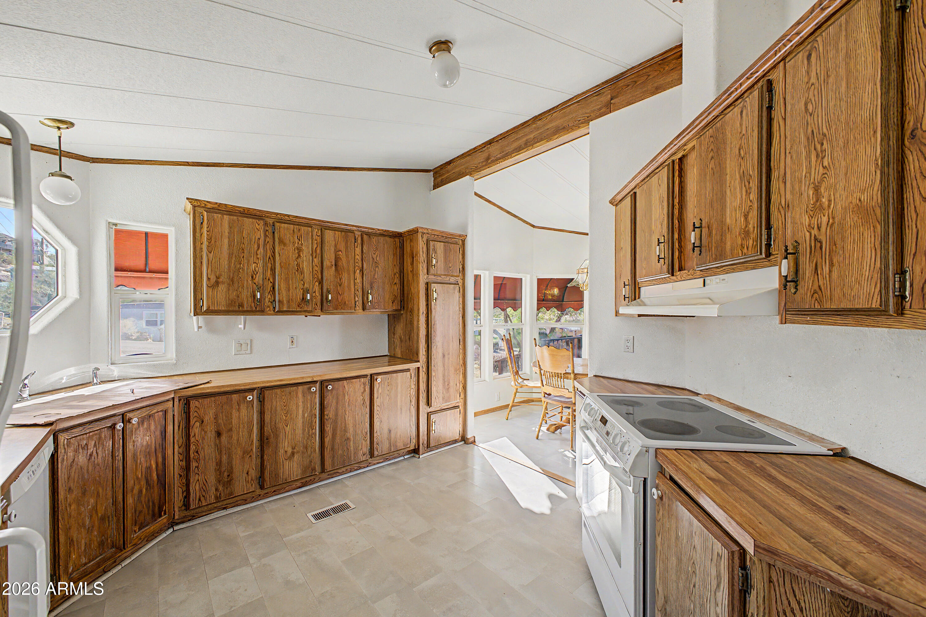 401 E QUEEN CREEK Drive