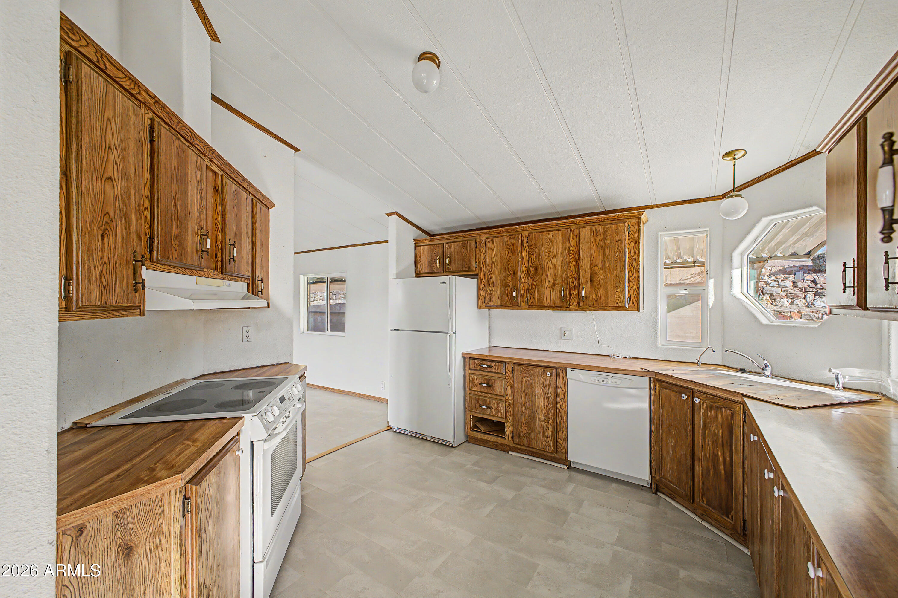 401 E QUEEN CREEK Drive