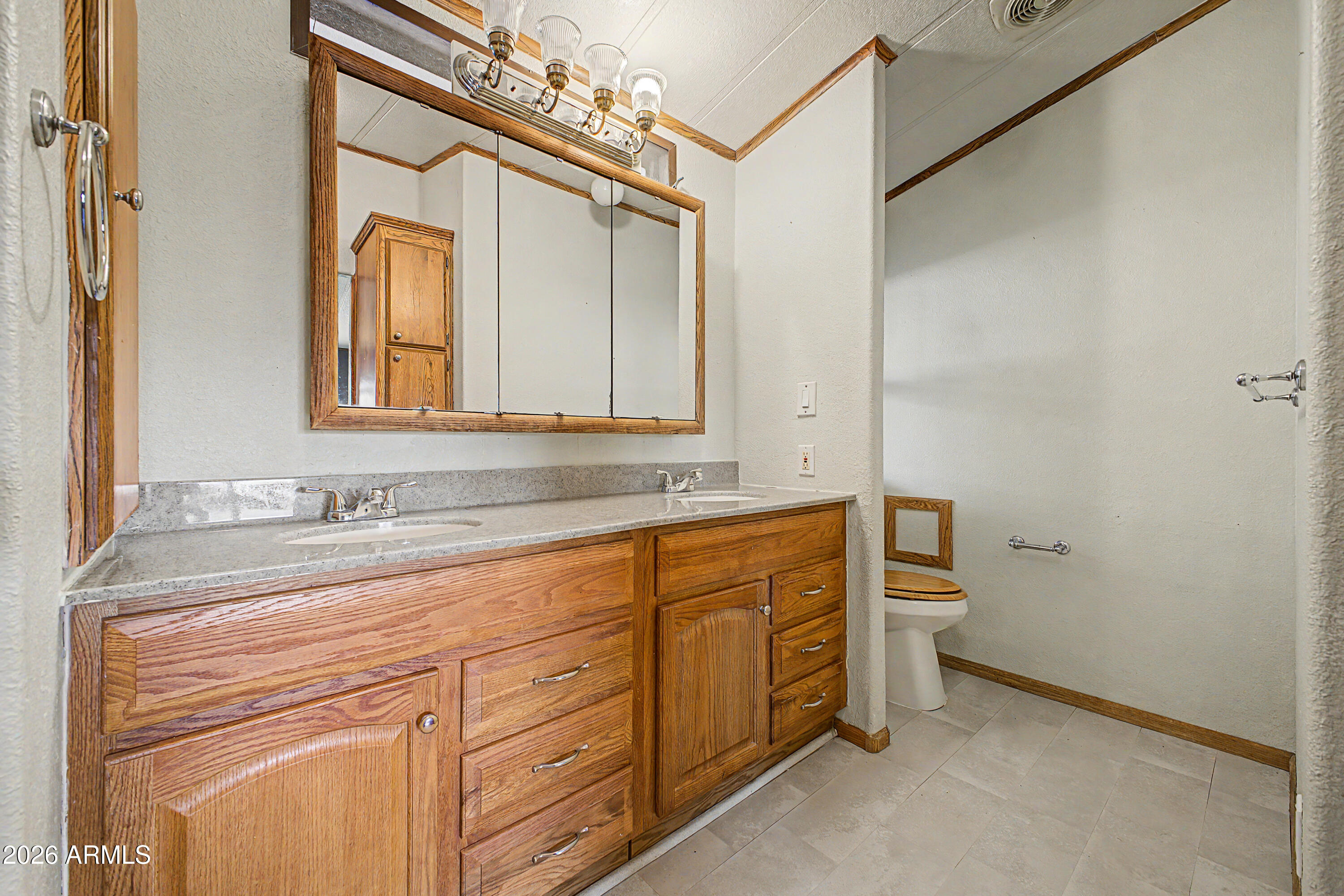 401 E QUEEN CREEK Drive