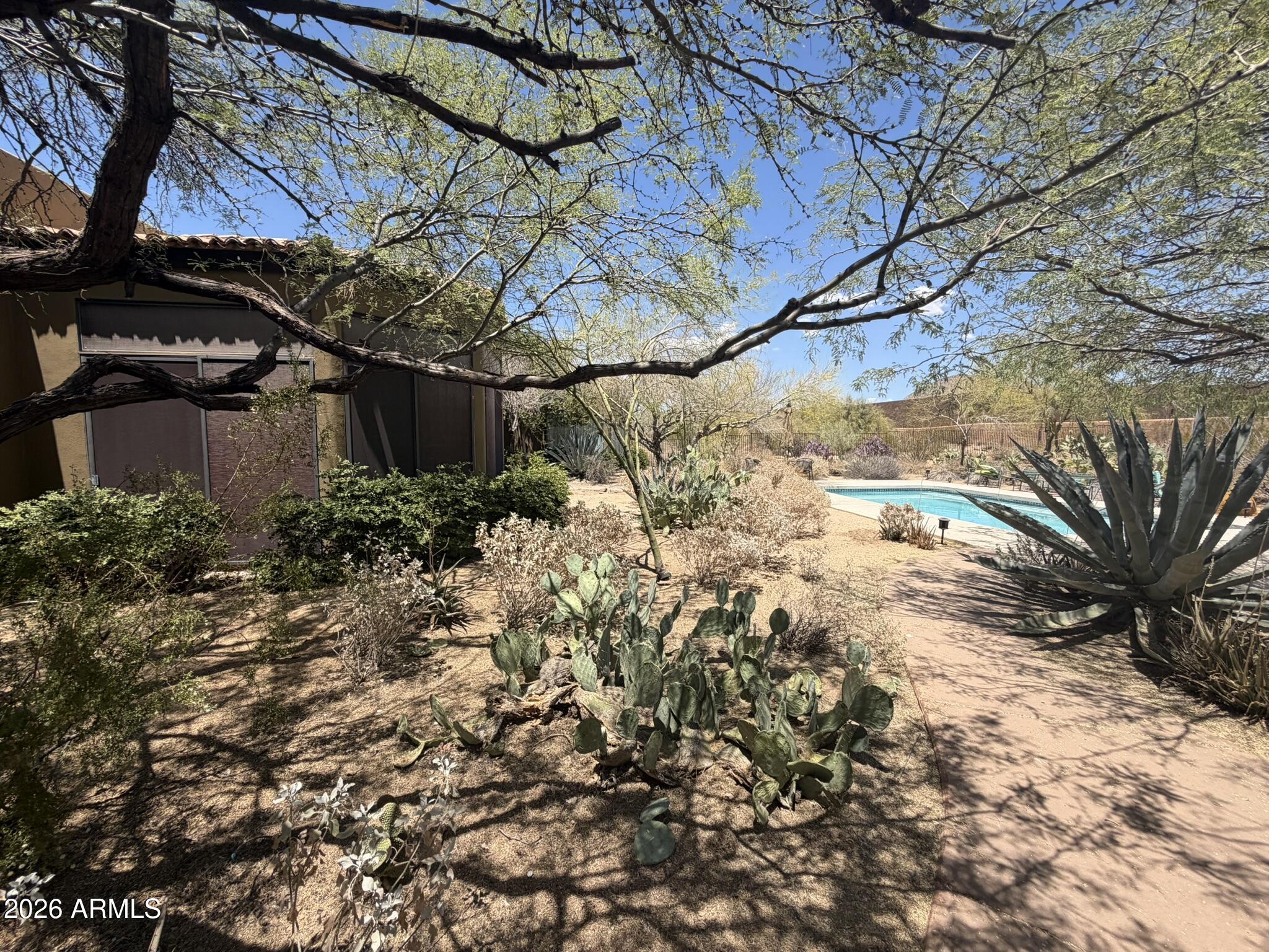 8742 E CAMINO REAL