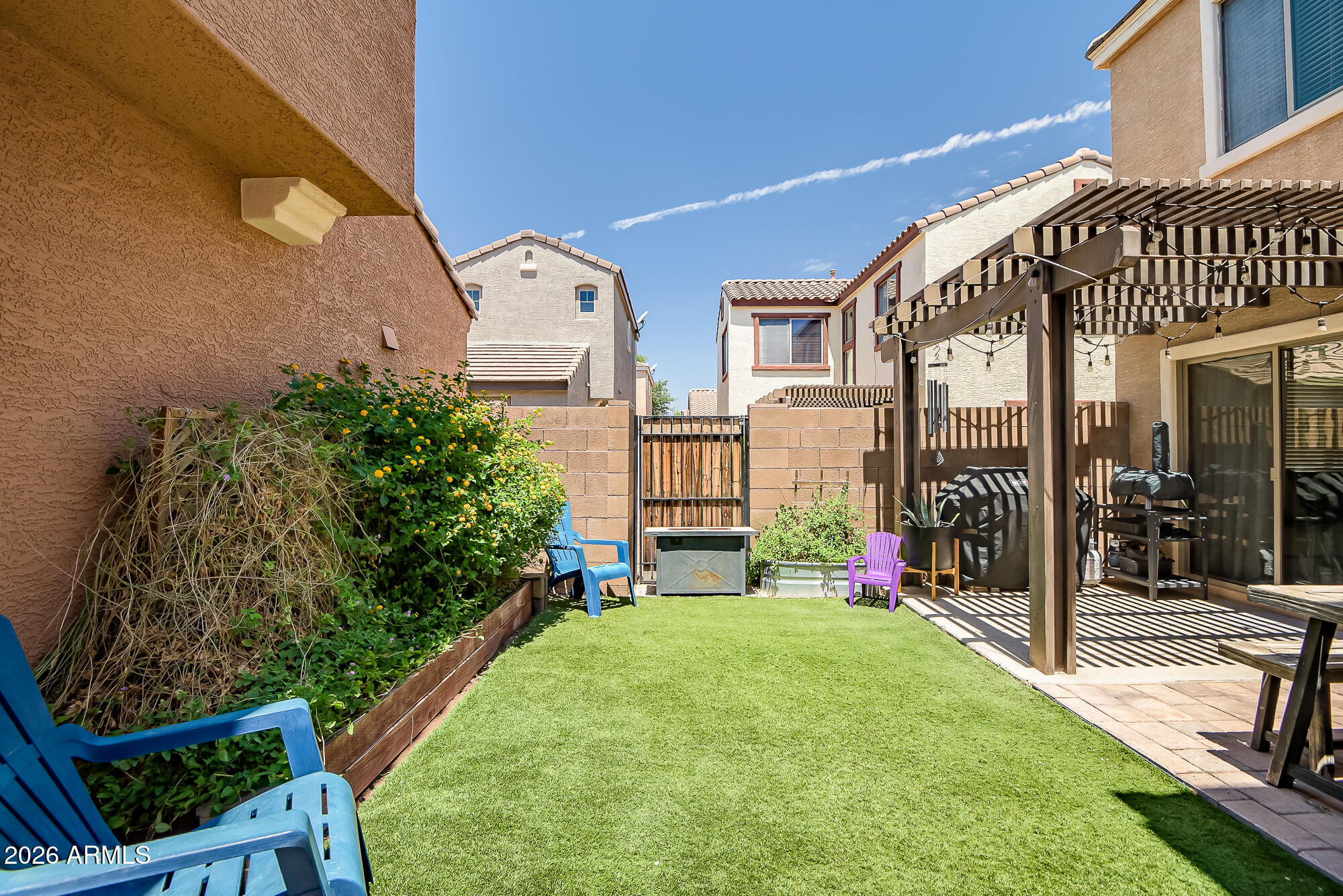 2563 E BART Street