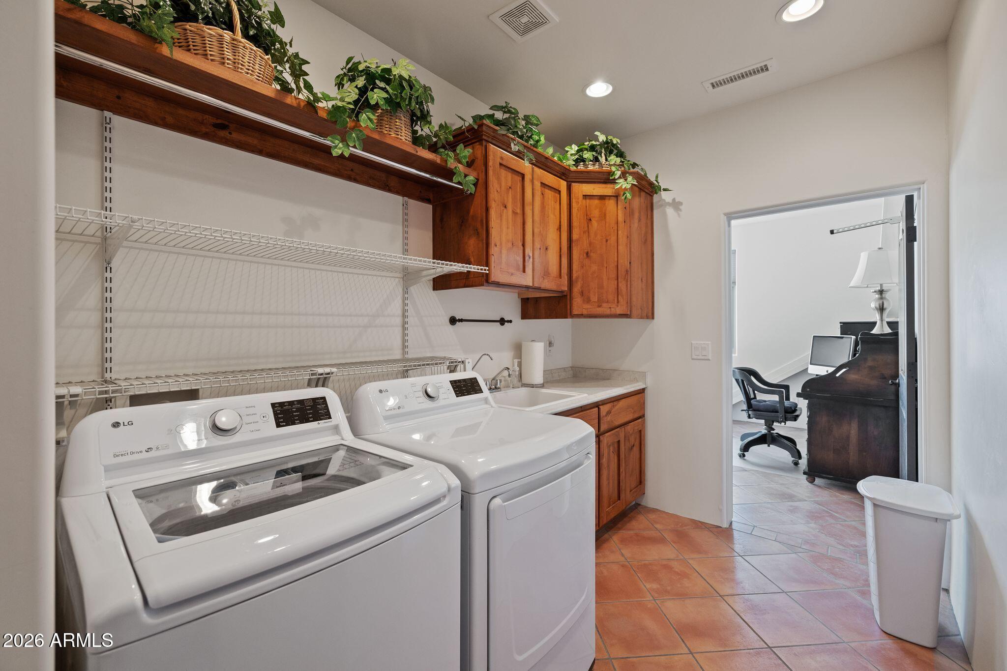 4400 W CARRIAGE Lane