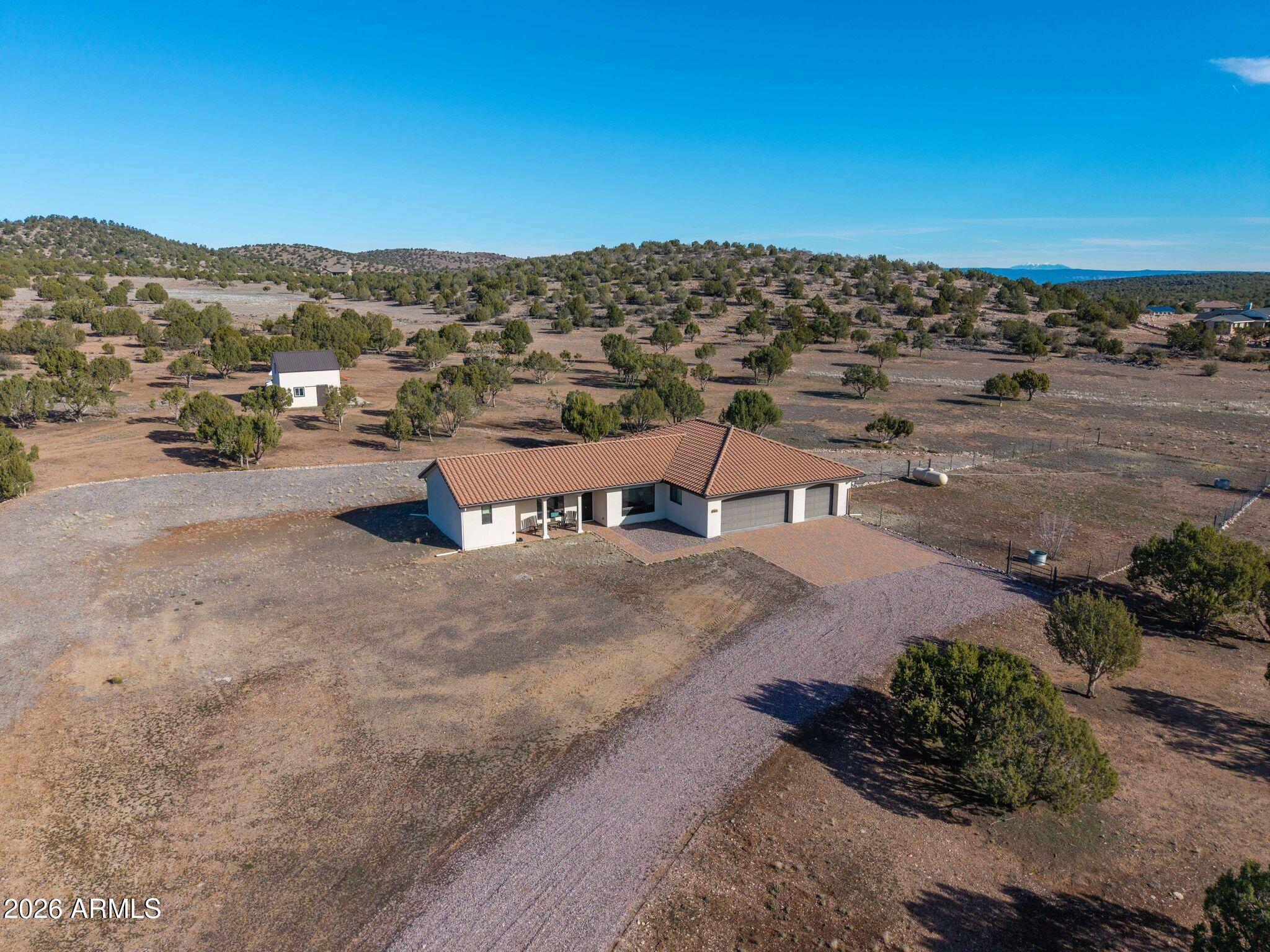 4400 W CARRIAGE Lane