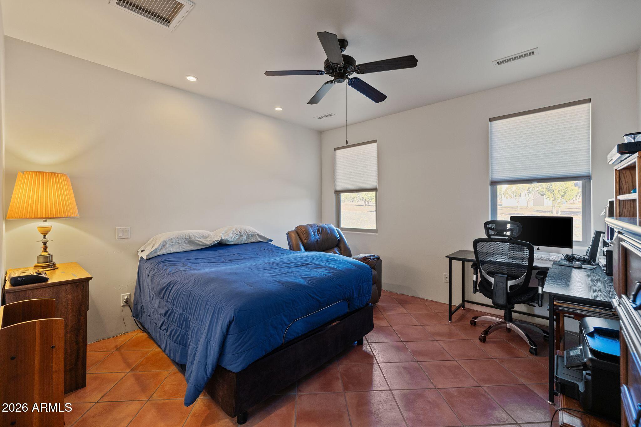 4400 W CARRIAGE Lane