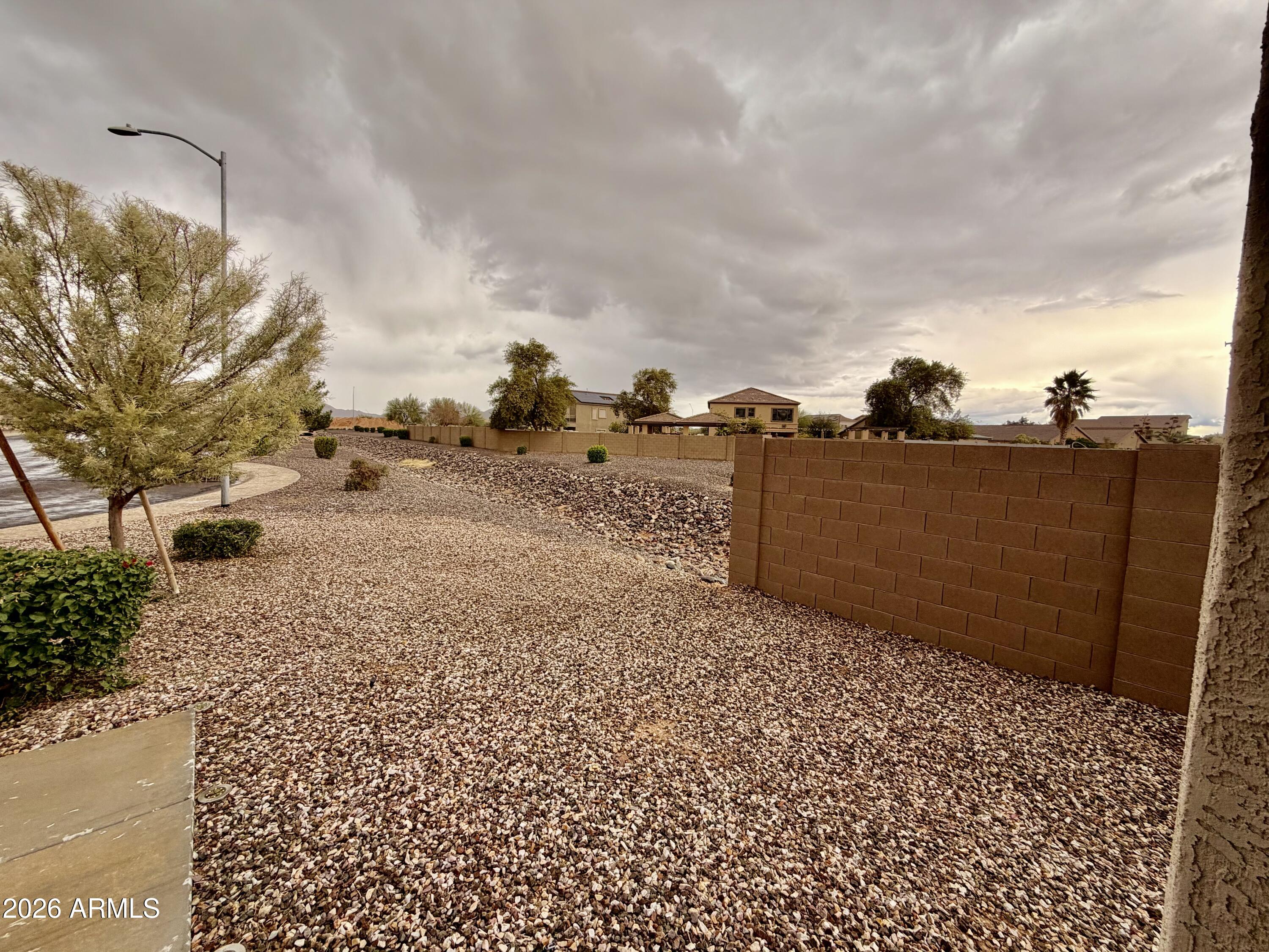 1553 E ELEGANTE Drive