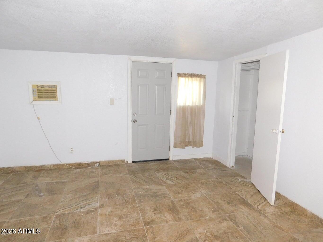 5612 W WILSHIRE Drive