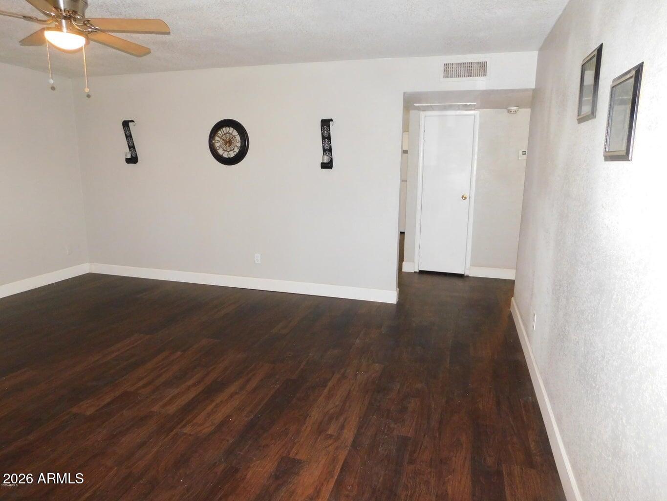 5612 W WILSHIRE Drive