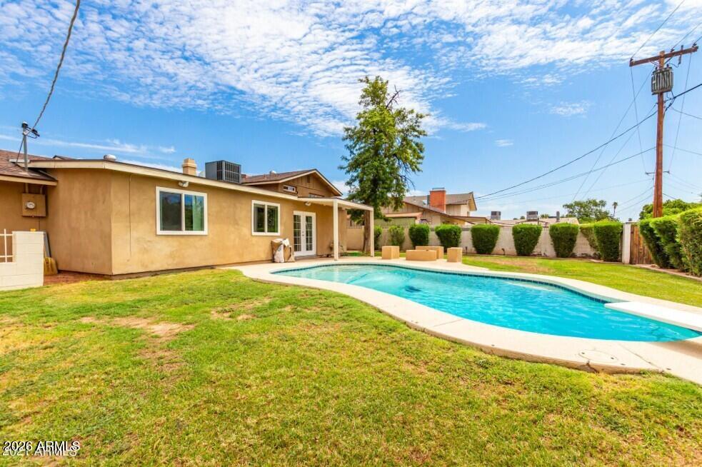 919 E LA JOLLA Drive