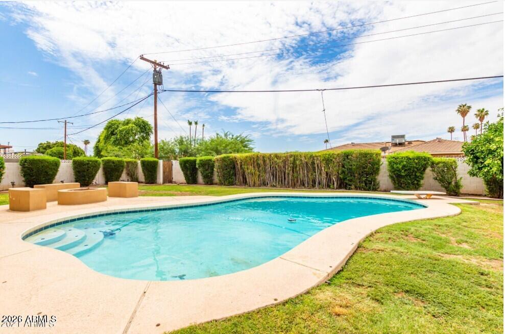 919 E LA JOLLA Drive