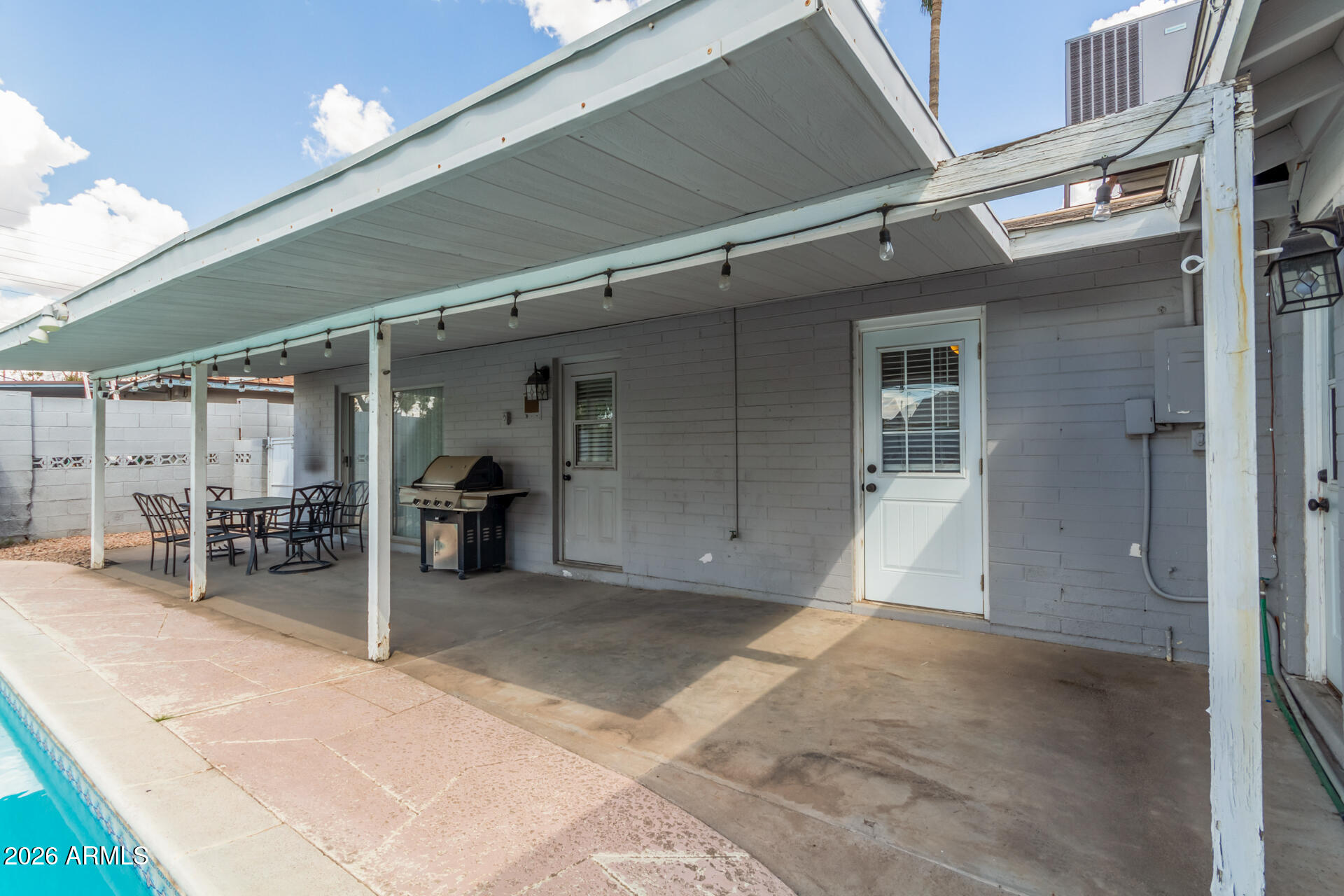 3312 S VENTURA Drive