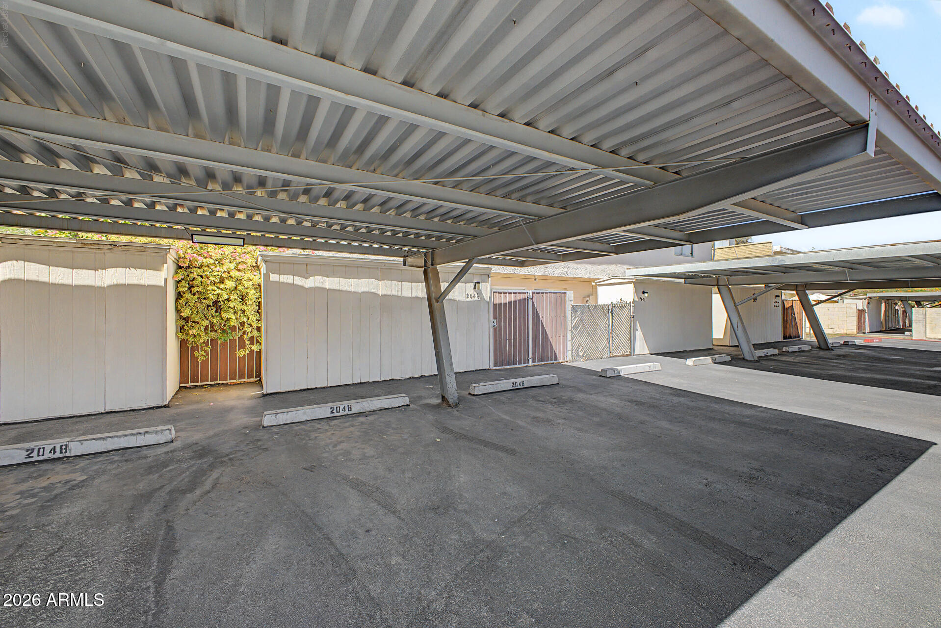 2046 W HAZELWOOD Parkway