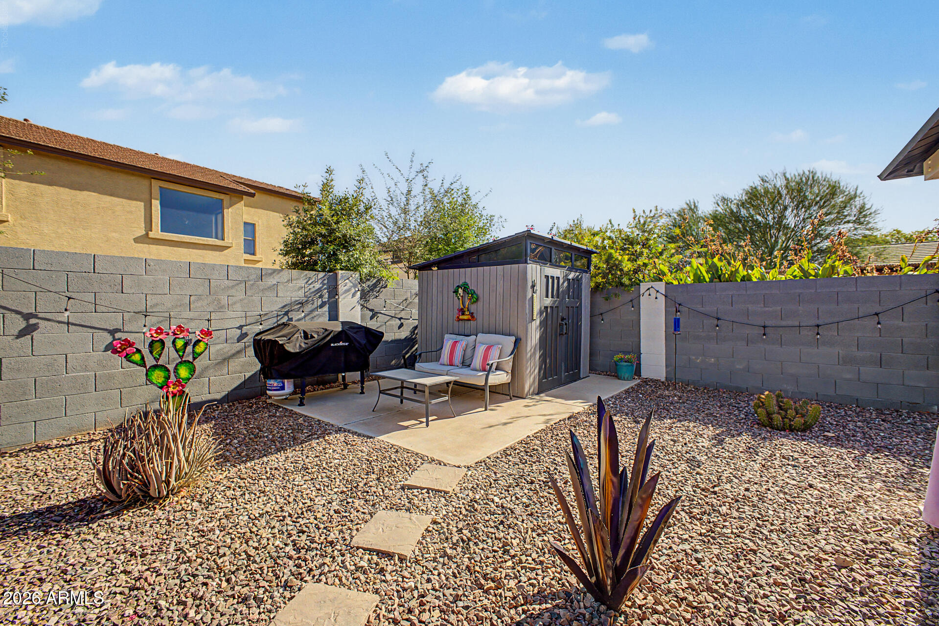 879 W HOLSTEIN Trail