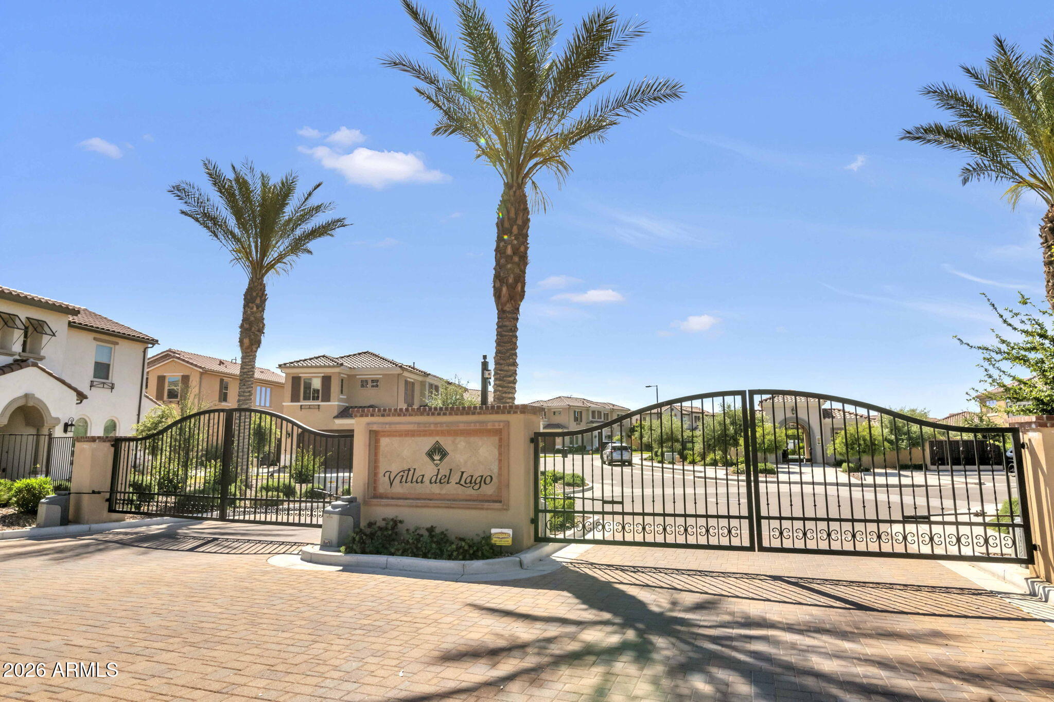 1914 W GRAND CANYON Drive
