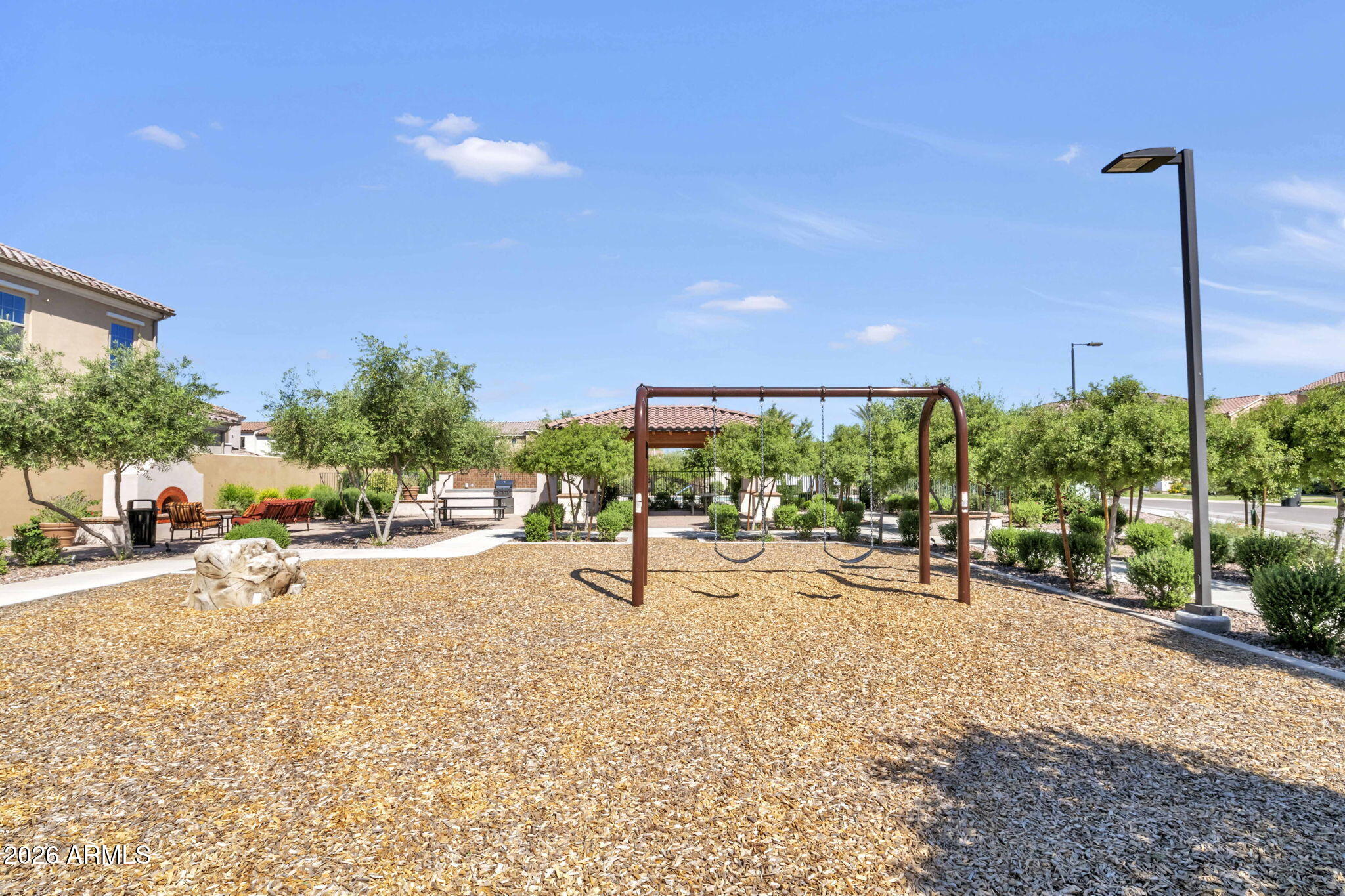 1914 W GRAND CANYON Drive