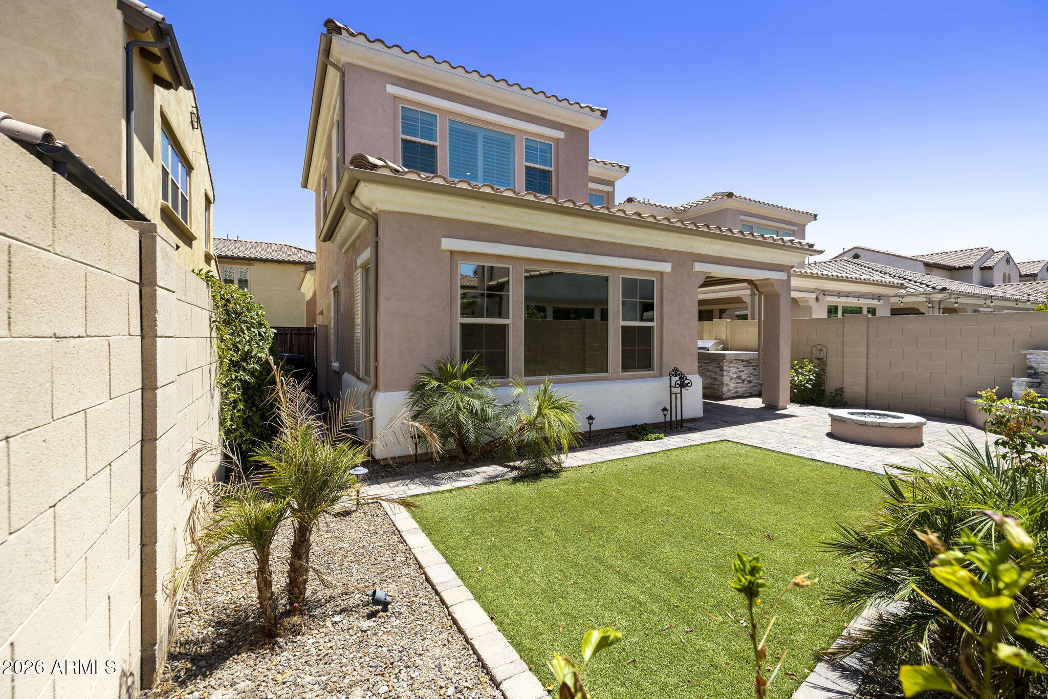 1914 W GRAND CANYON Drive