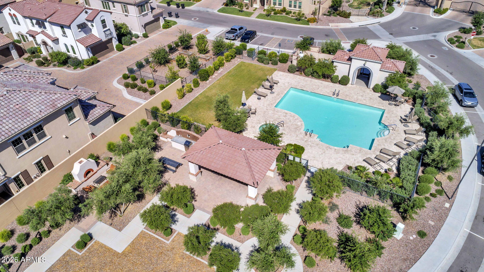 1914 W GRAND CANYON Drive