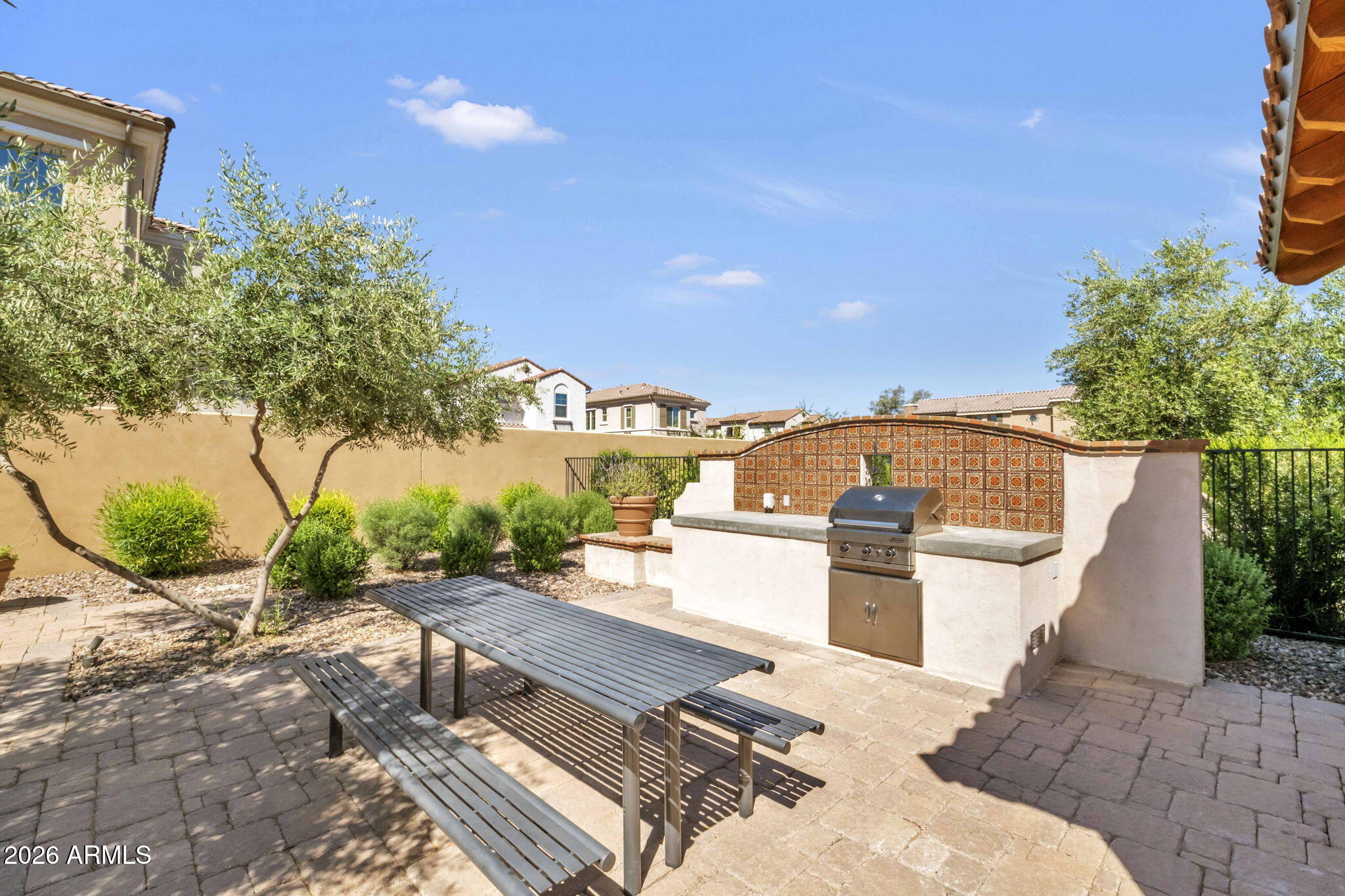 1914 W GRAND CANYON Drive