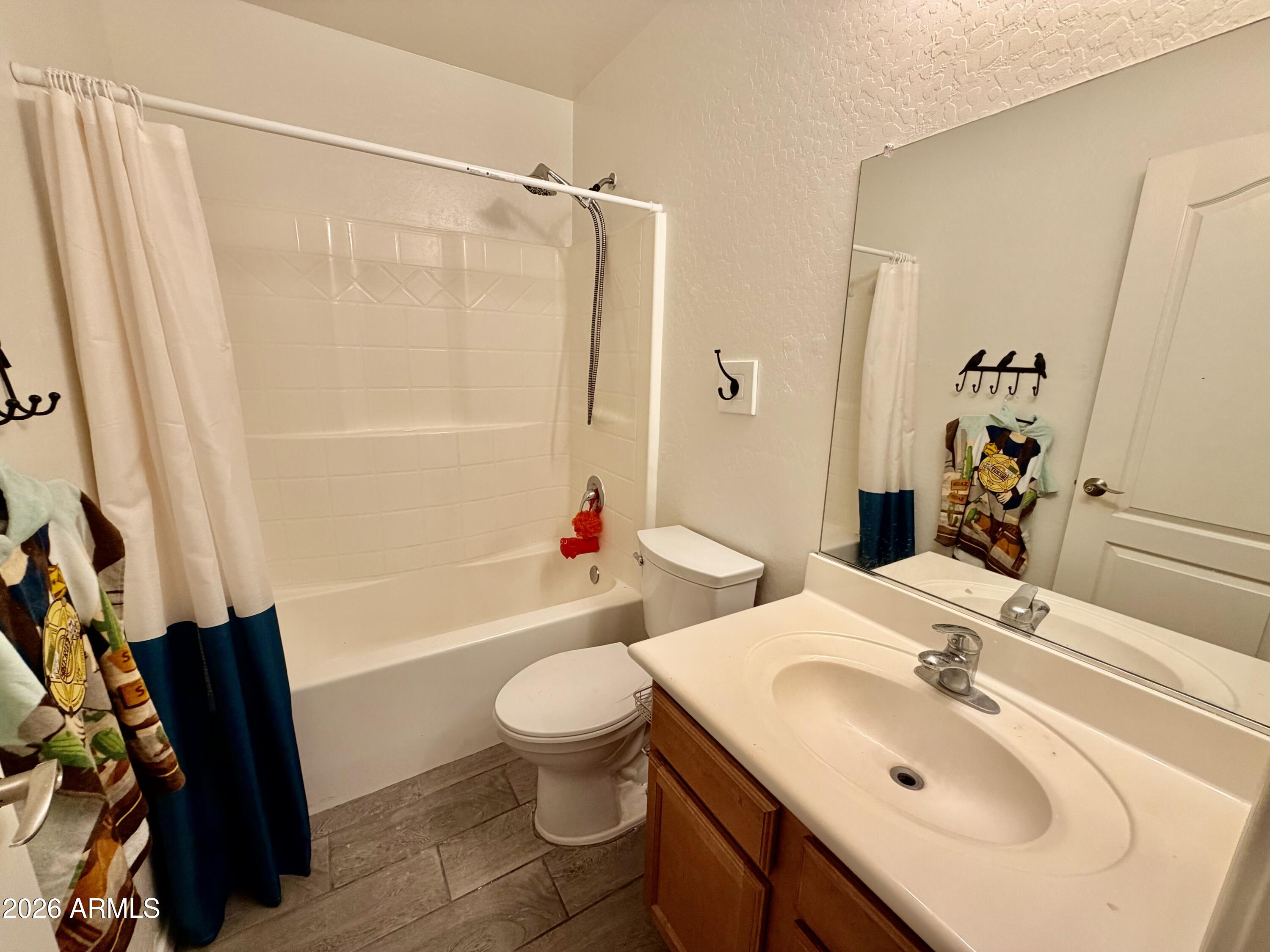 1880 E KACHINA Drive