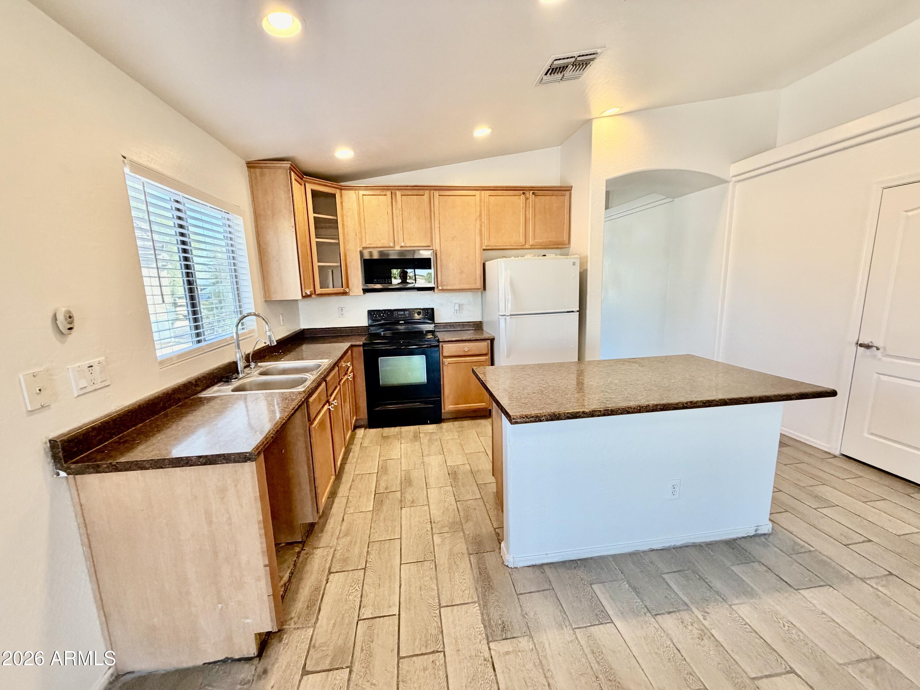 1880 E KACHINA Drive
